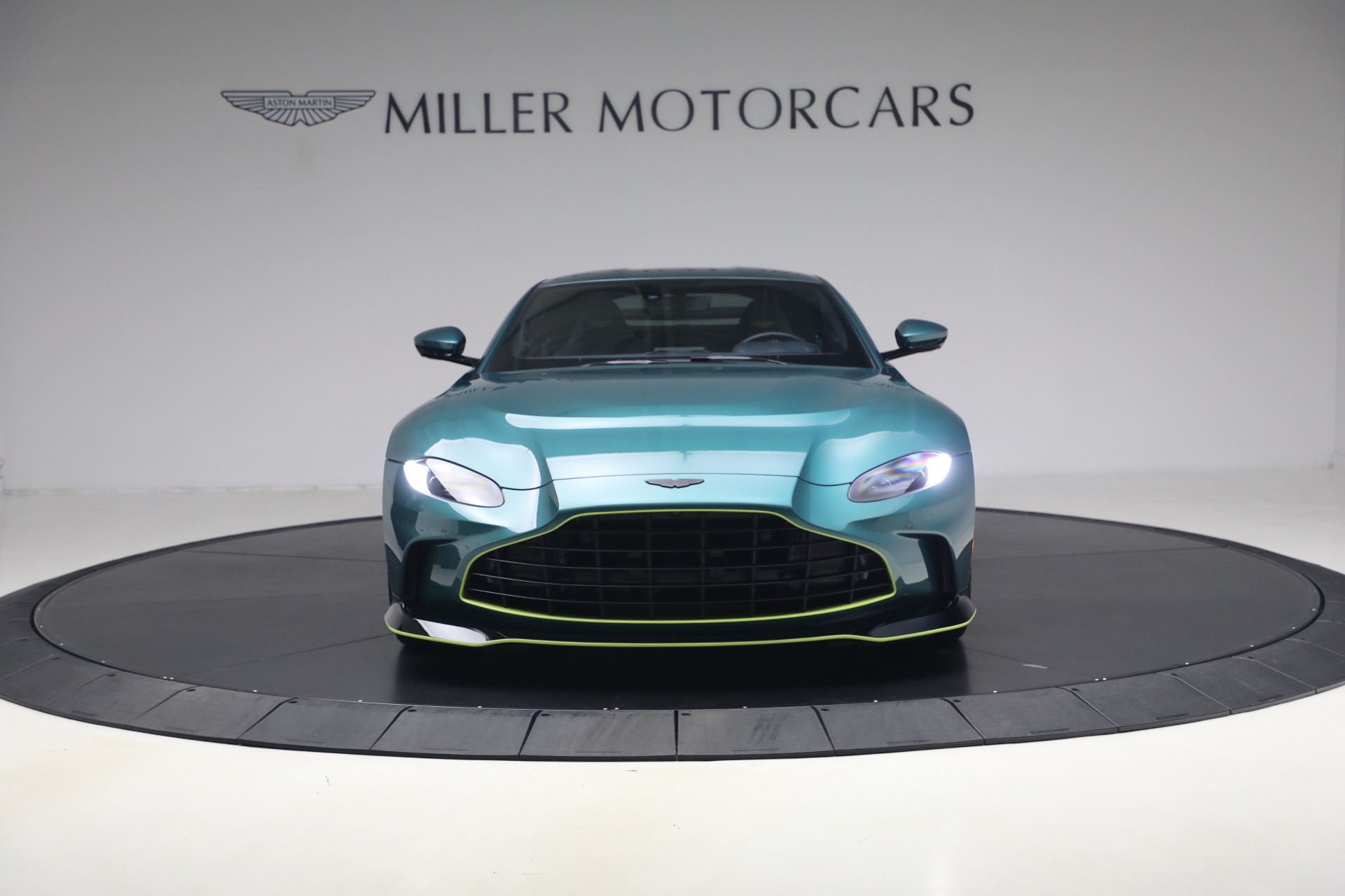 Used-2023-Aston-Martin-Vantage-V12
