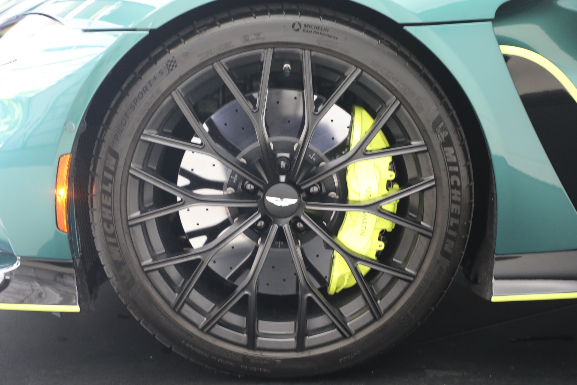 Used-2023-Aston-Martin-Vantage-V12