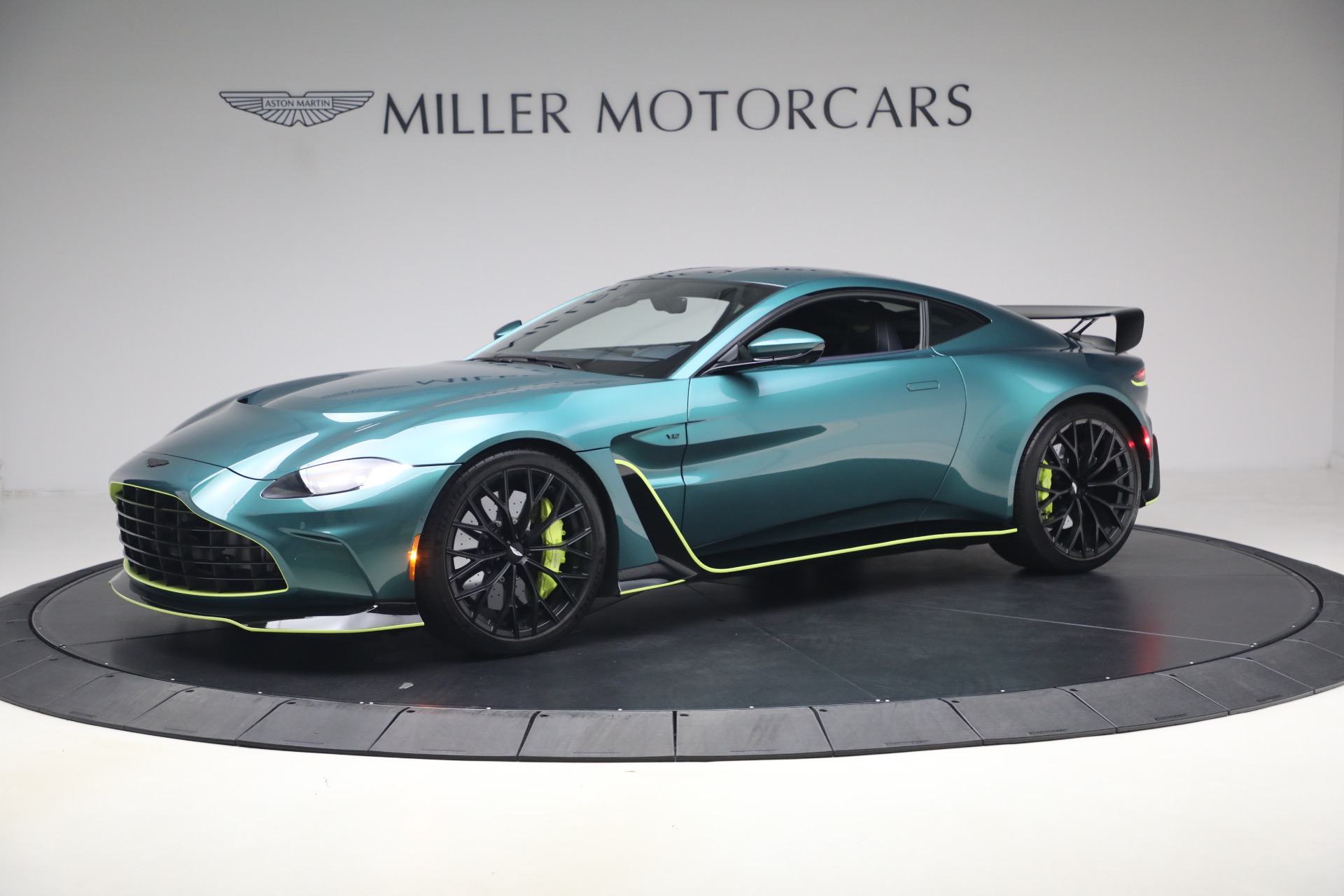 Used-2023-Aston-Martin-Vantage-V12