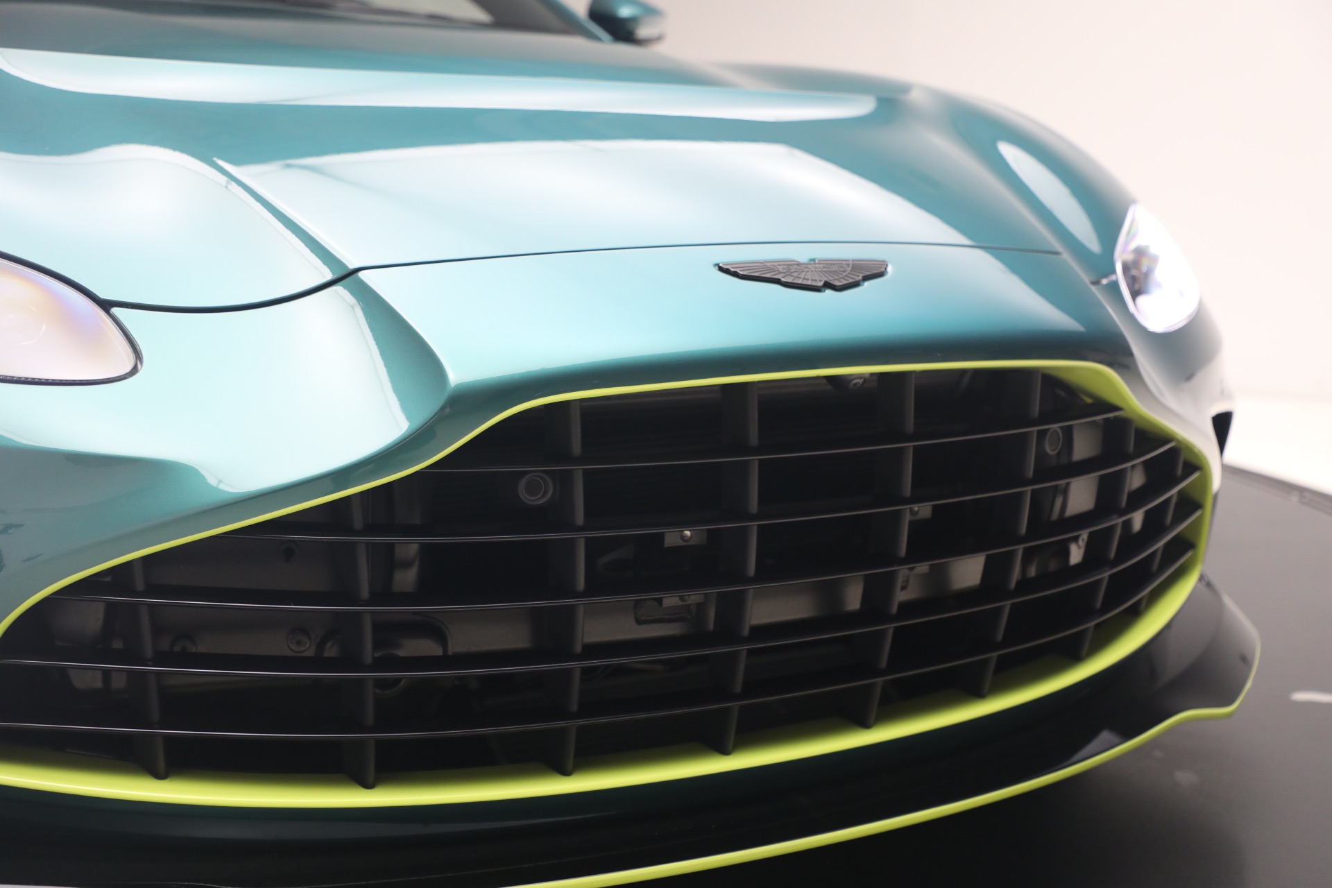 Used-2023-Aston-Martin-Vantage-V12