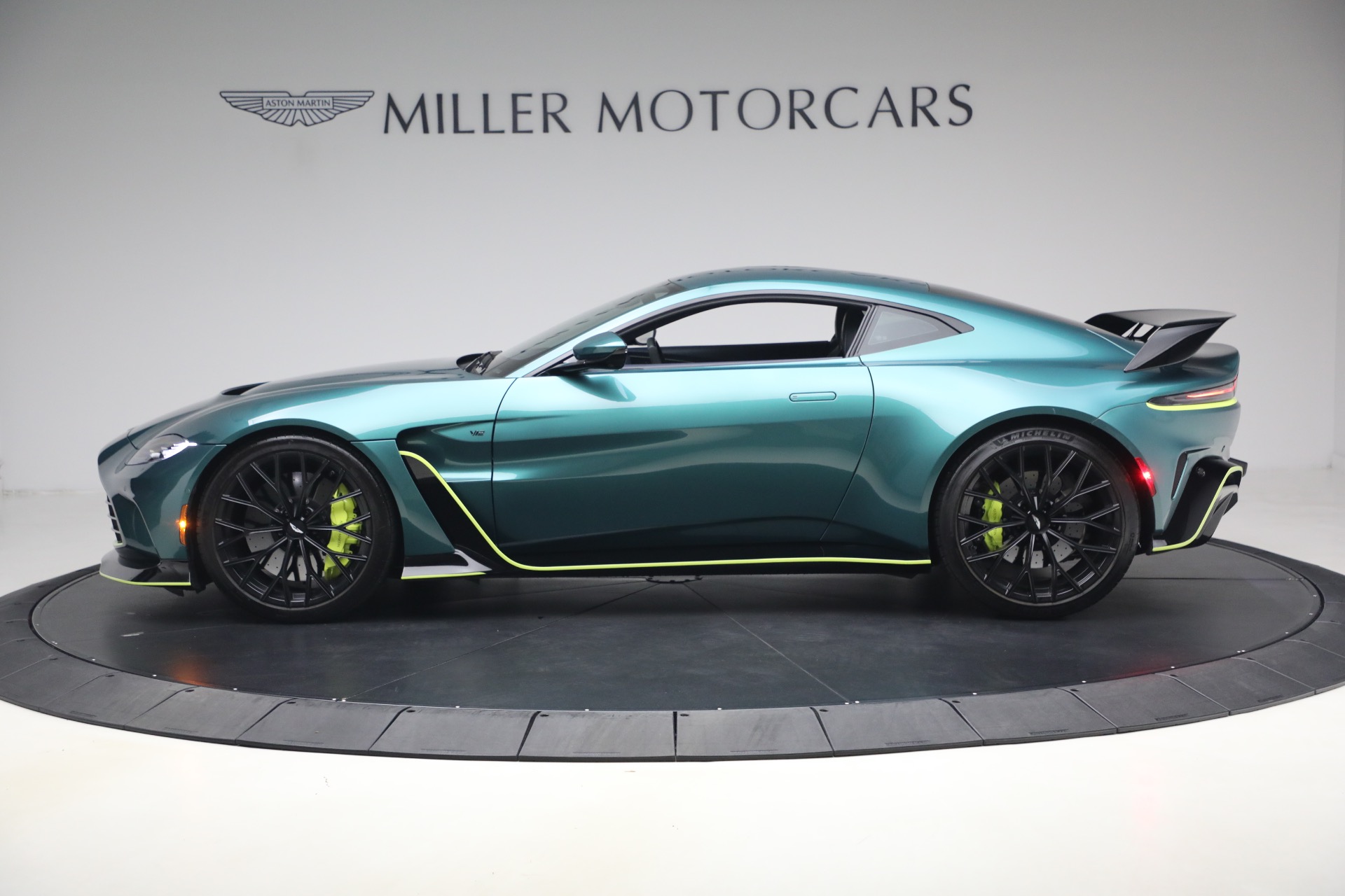 Used-2023-Aston-Martin-Vantage-V12