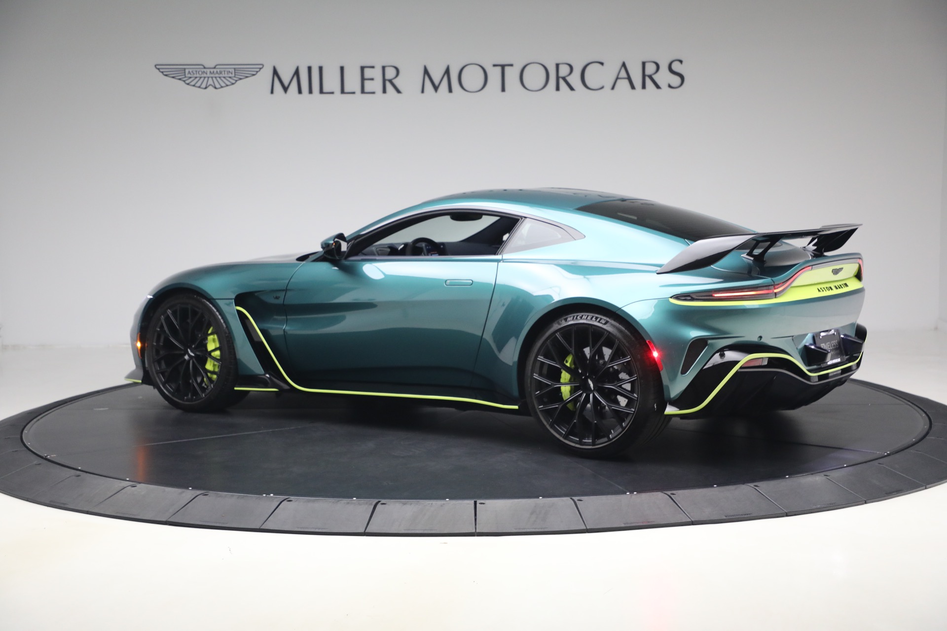 Used-2023-Aston-Martin-Vantage-V12