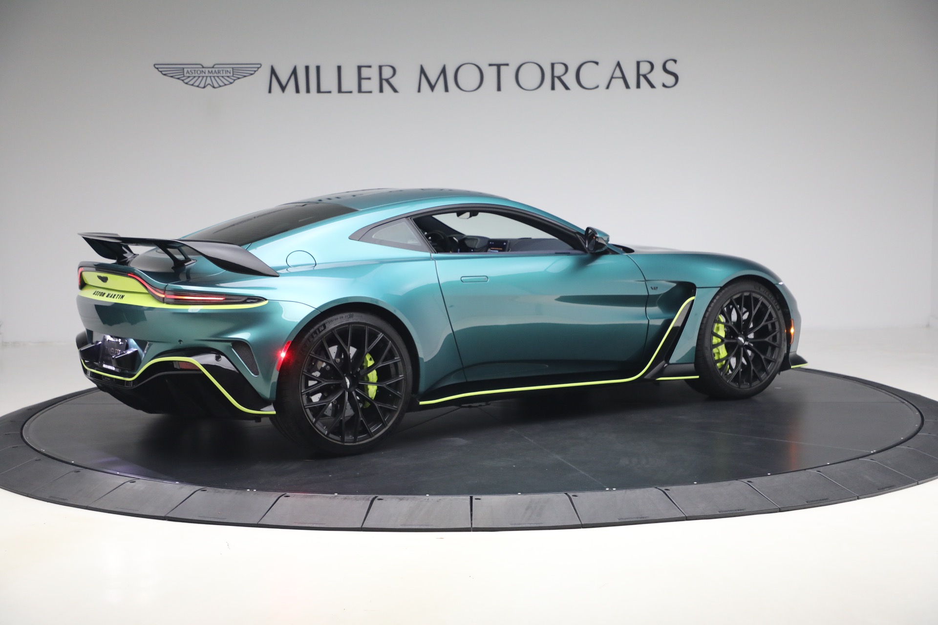 Used-2023-Aston-Martin-Vantage-V12
