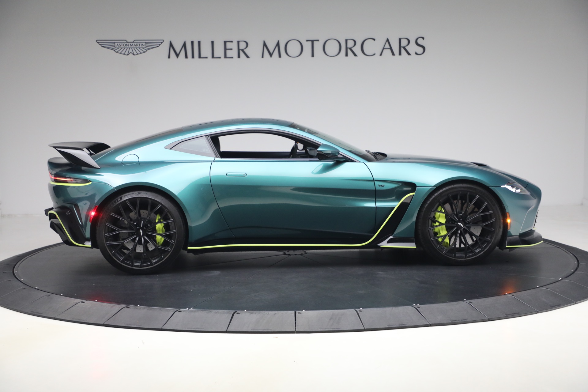 Used-2023-Aston-Martin-Vantage-V12