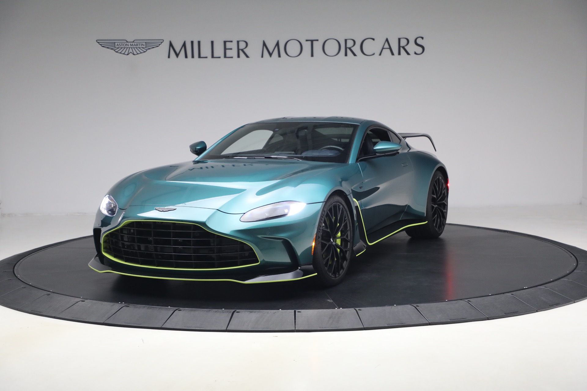 Used-2023-Aston-Martin-Vantage-V12