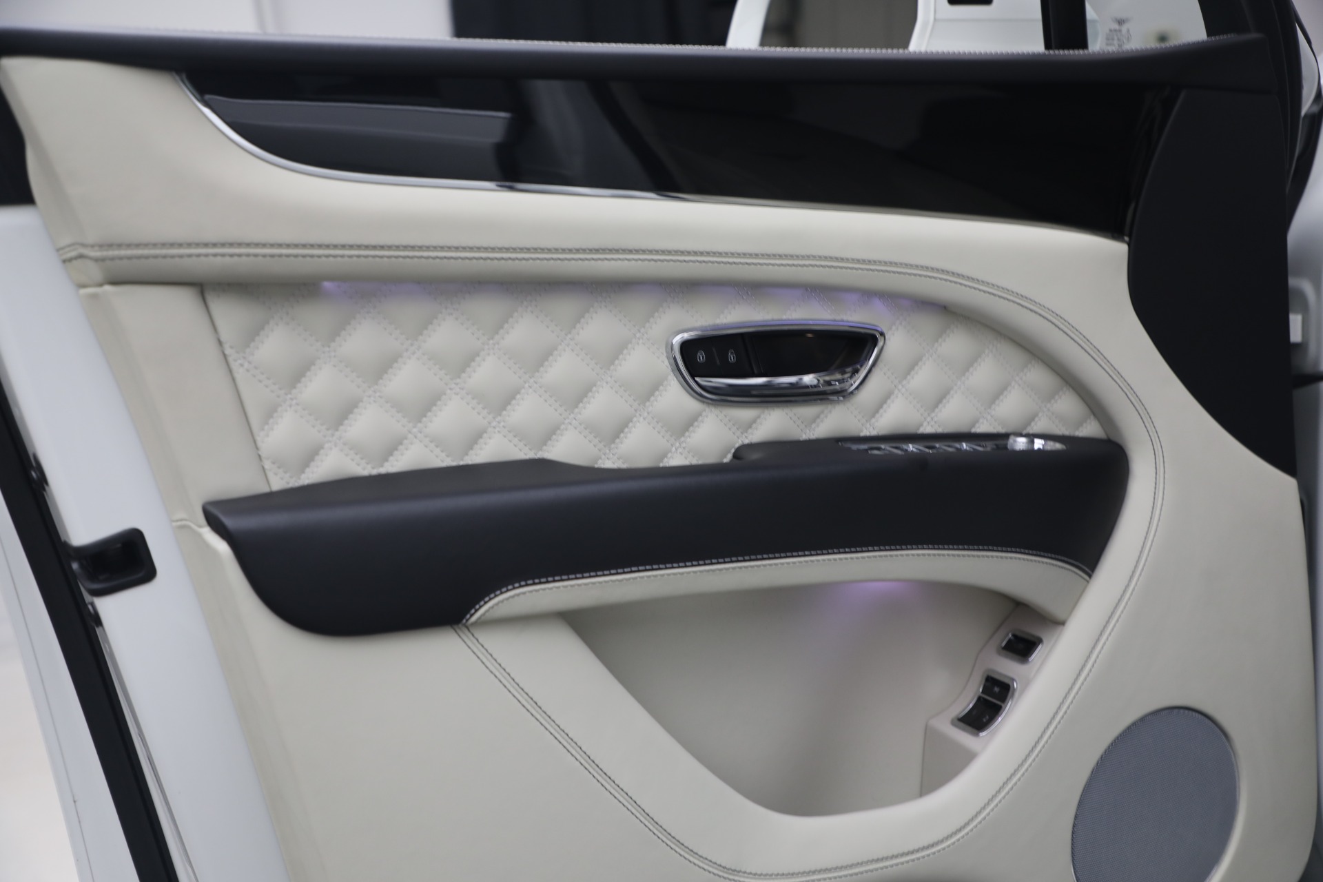 Used-2022-Bentley-Bentayga-V8