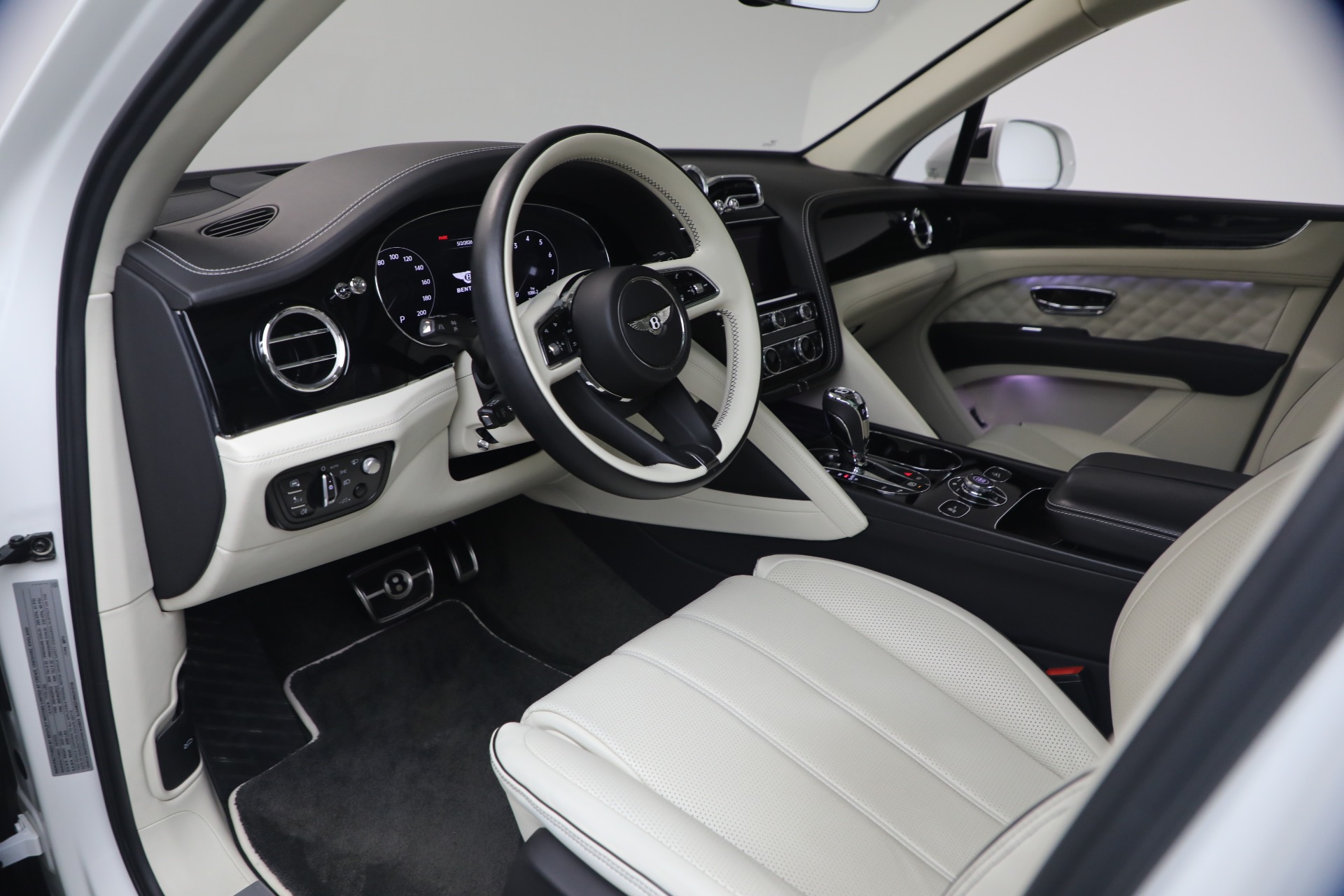 Used-2022-Bentley-Bentayga-V8