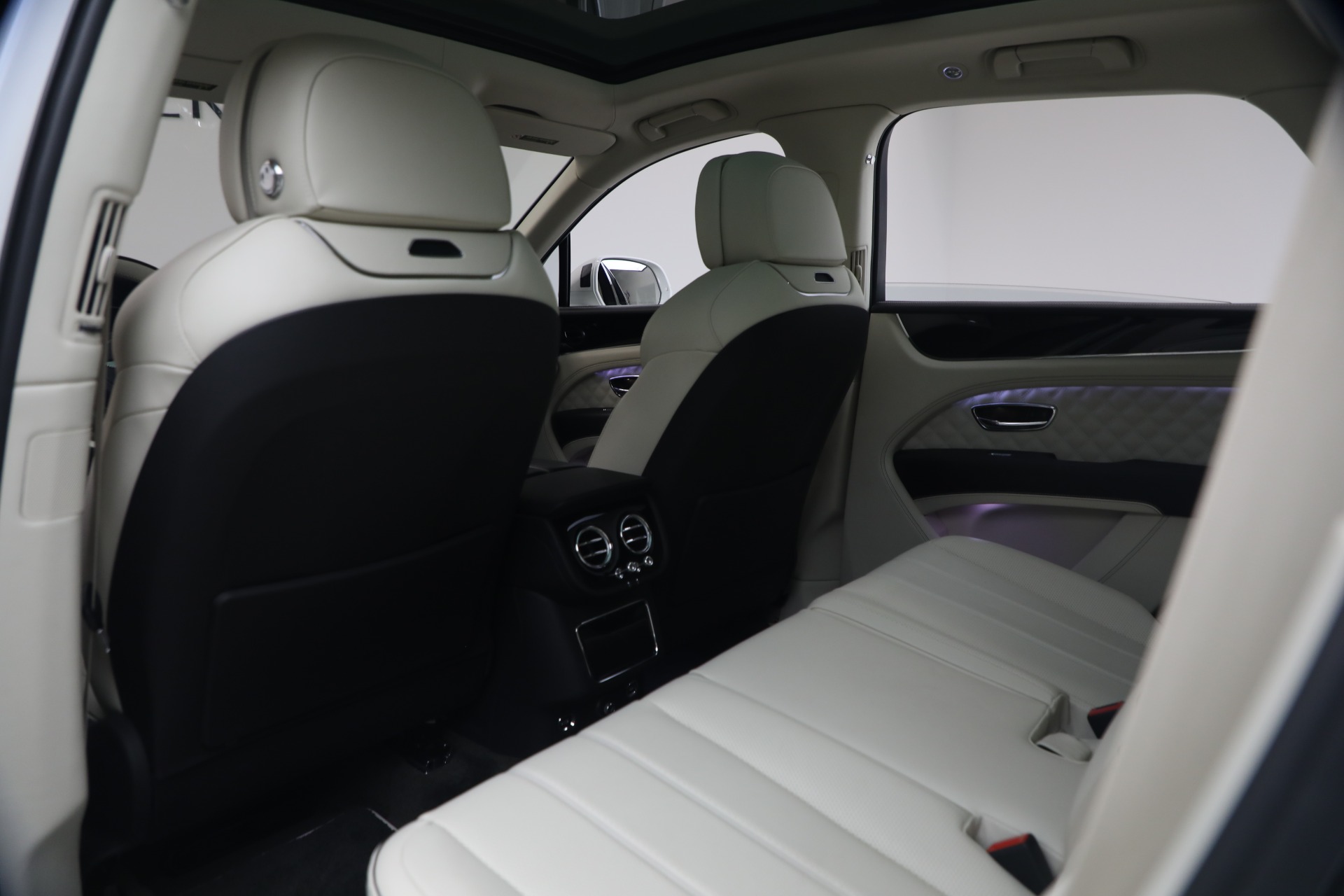 Used-2022-Bentley-Bentayga-V8