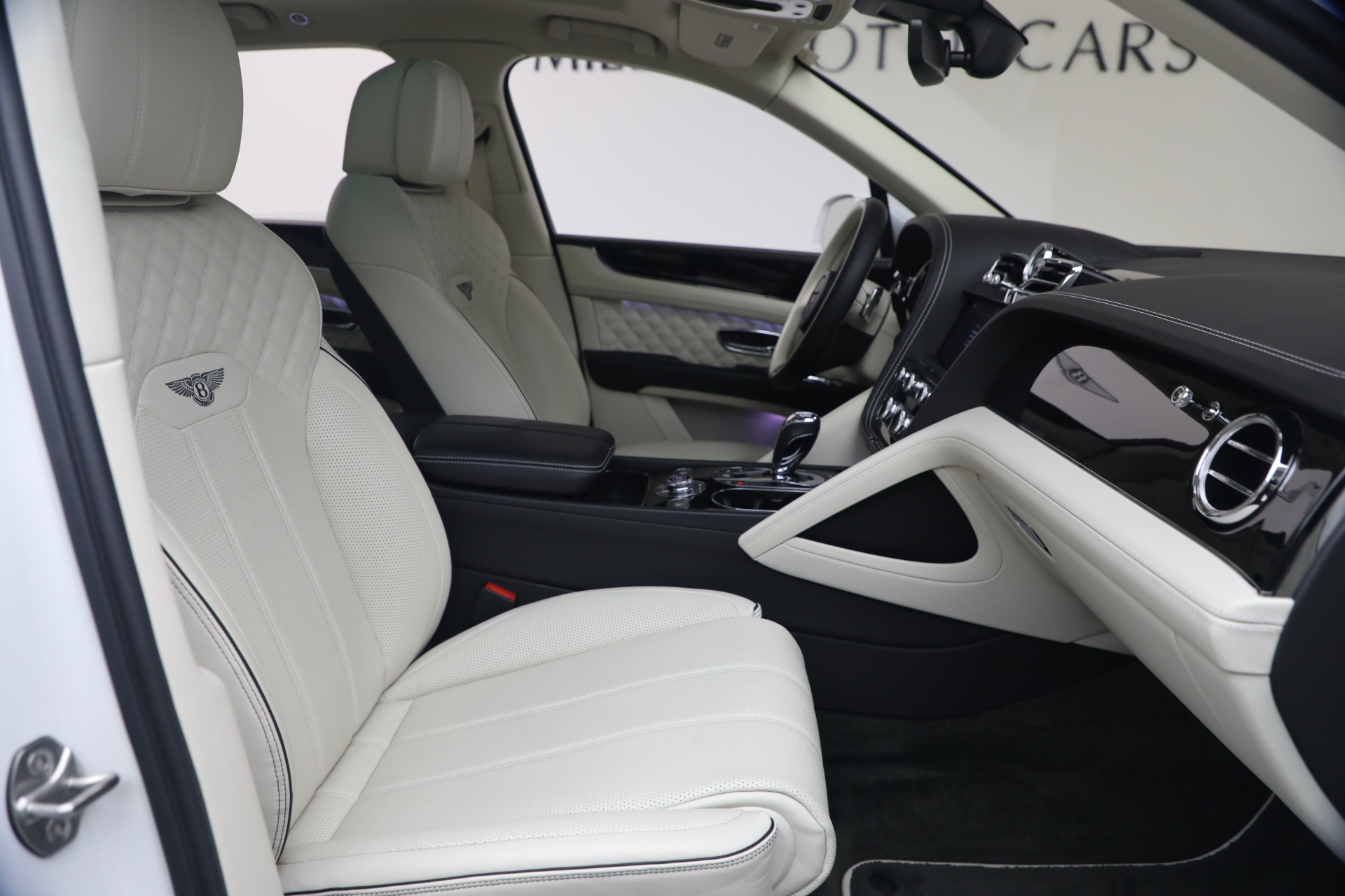 Used-2022-Bentley-Bentayga-V8
