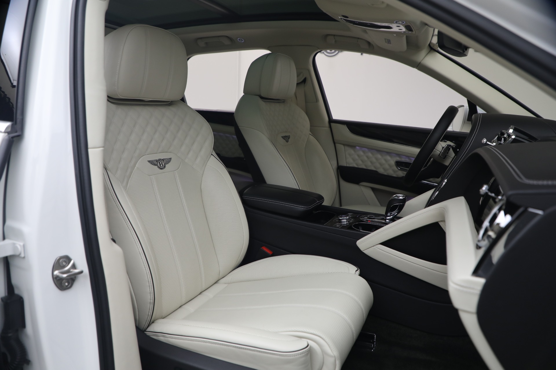 Used-2022-Bentley-Bentayga-V8