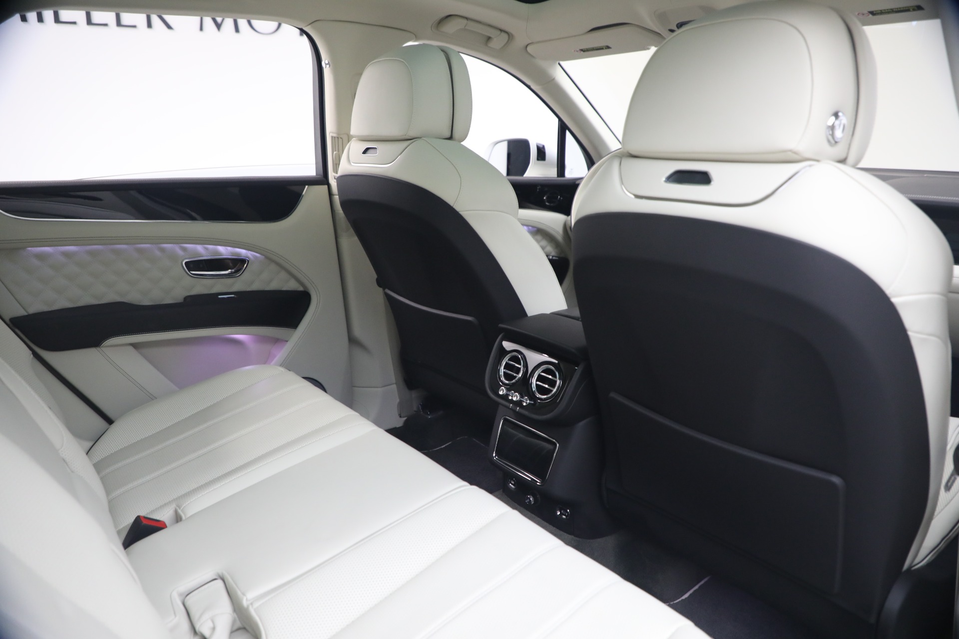 Used-2022-Bentley-Bentayga-V8