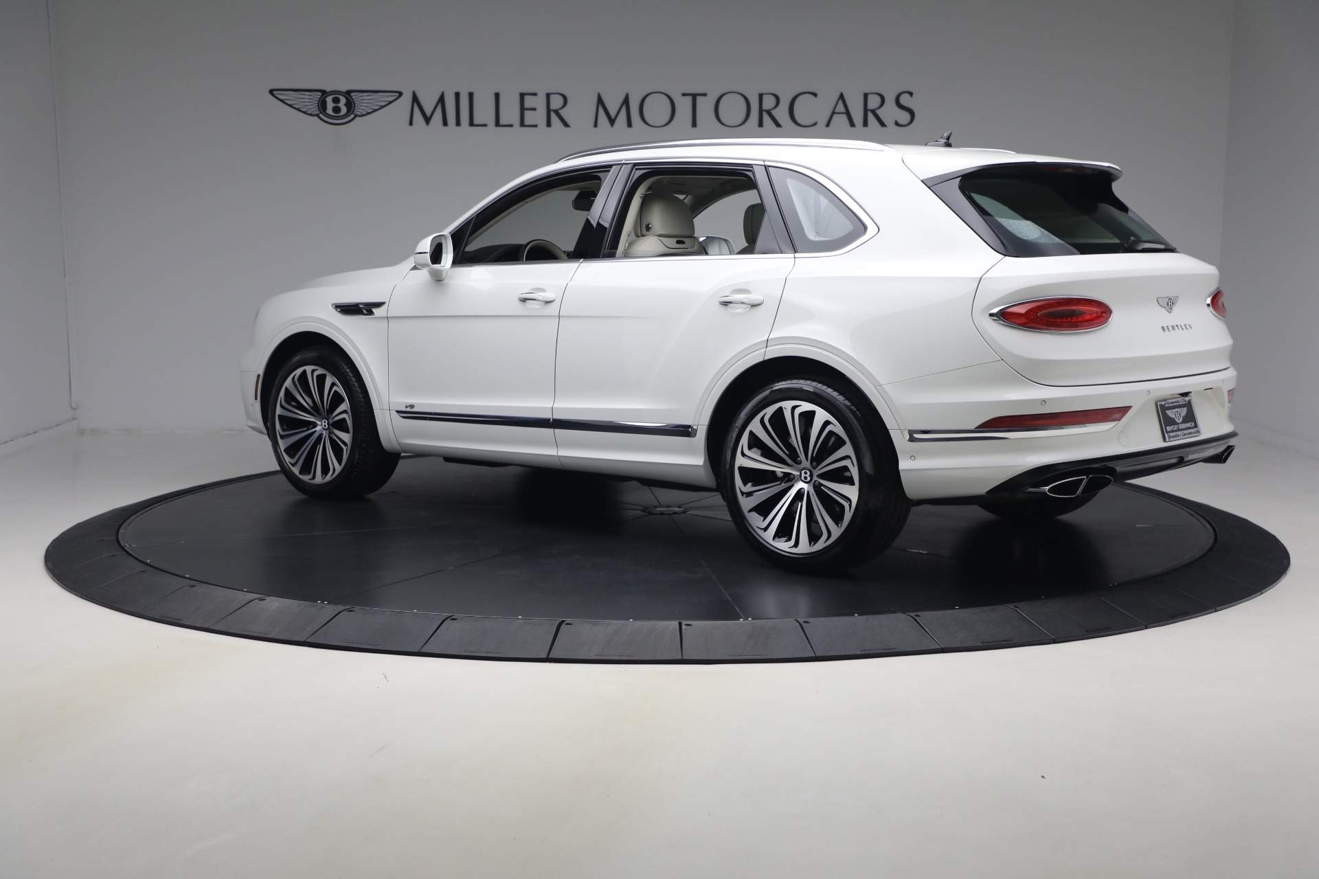 Used-2022-Bentley-Bentayga-V8