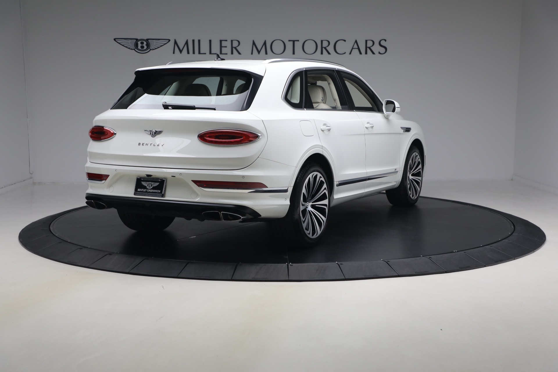 Used-2022-Bentley-Bentayga-V8