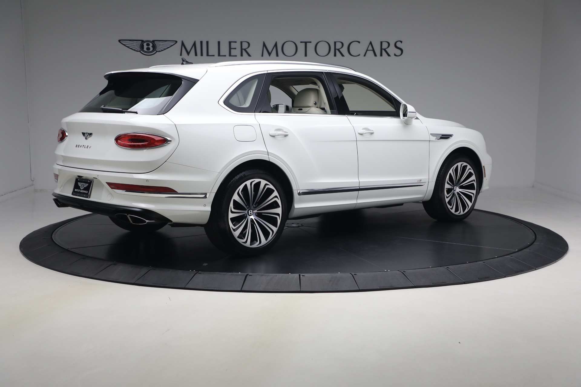 Used-2022-Bentley-Bentayga-V8