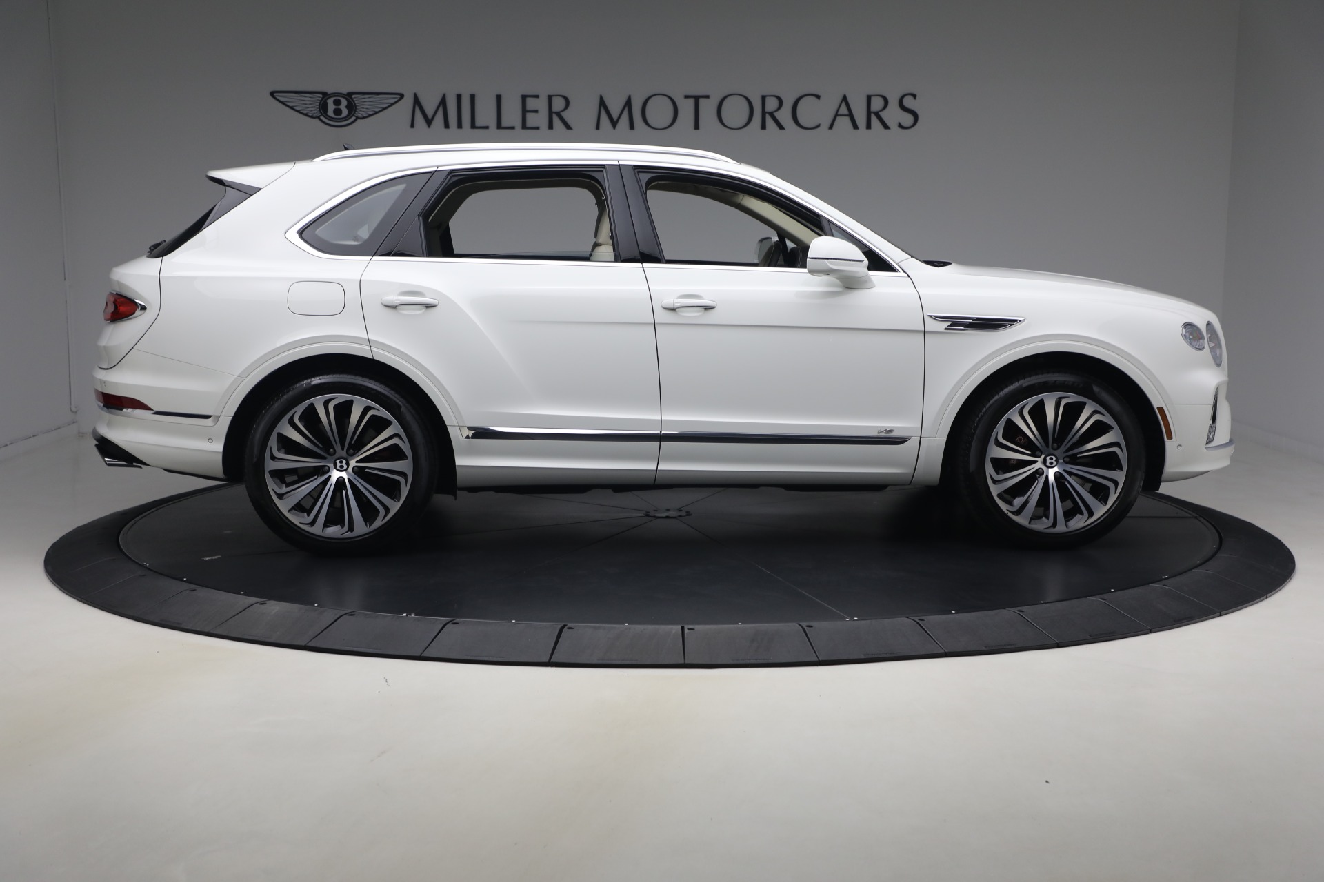 Used-2022-Bentley-Bentayga-V8