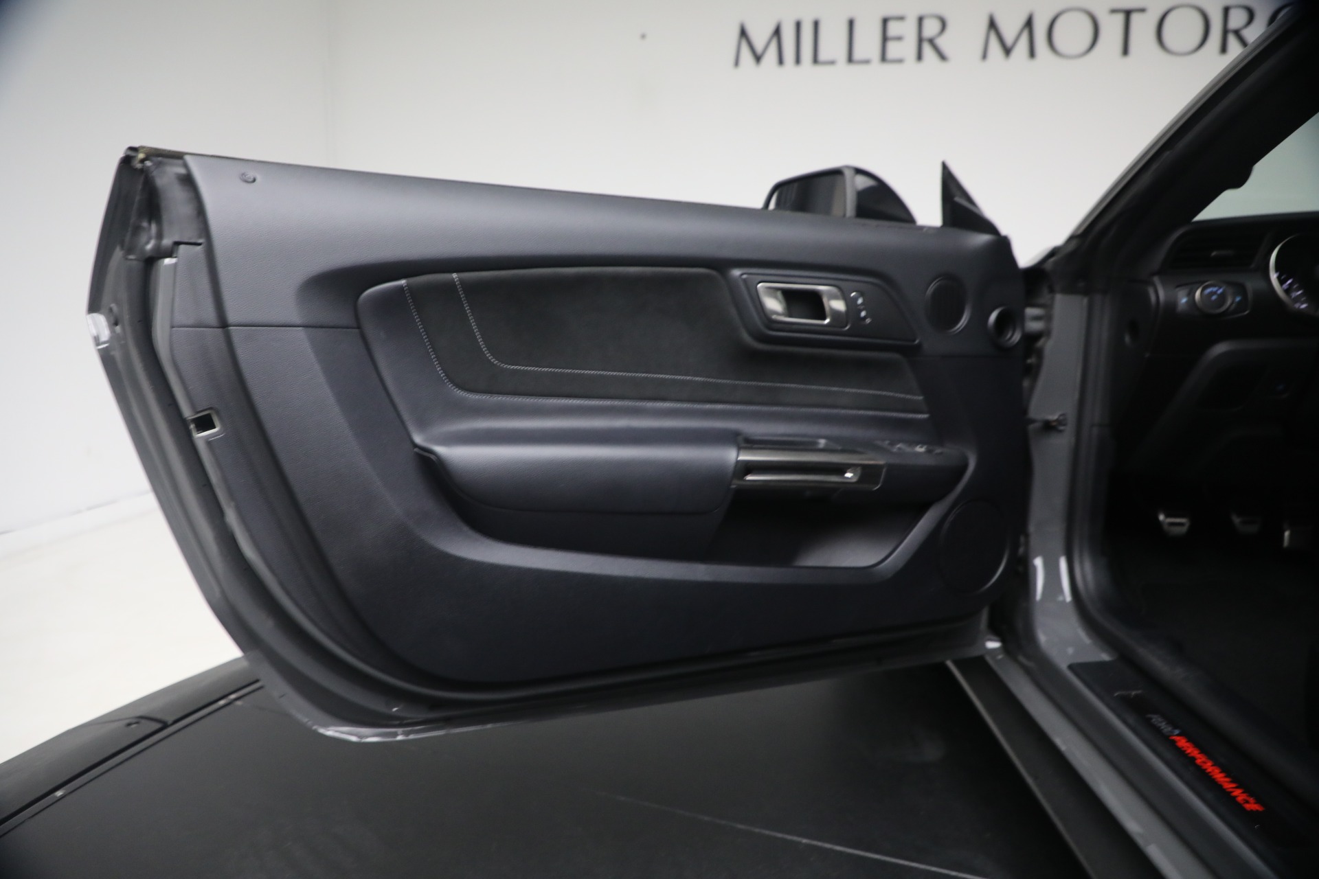 Used-2018-Ford-Mustang-Shelby-GT350