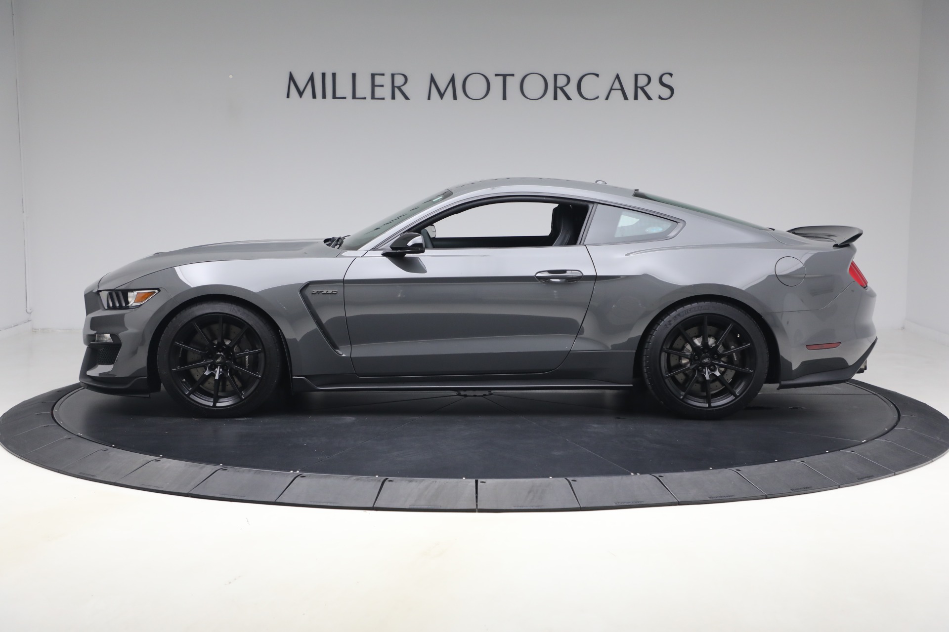Used-2018-Ford-Mustang-Shelby-GT350