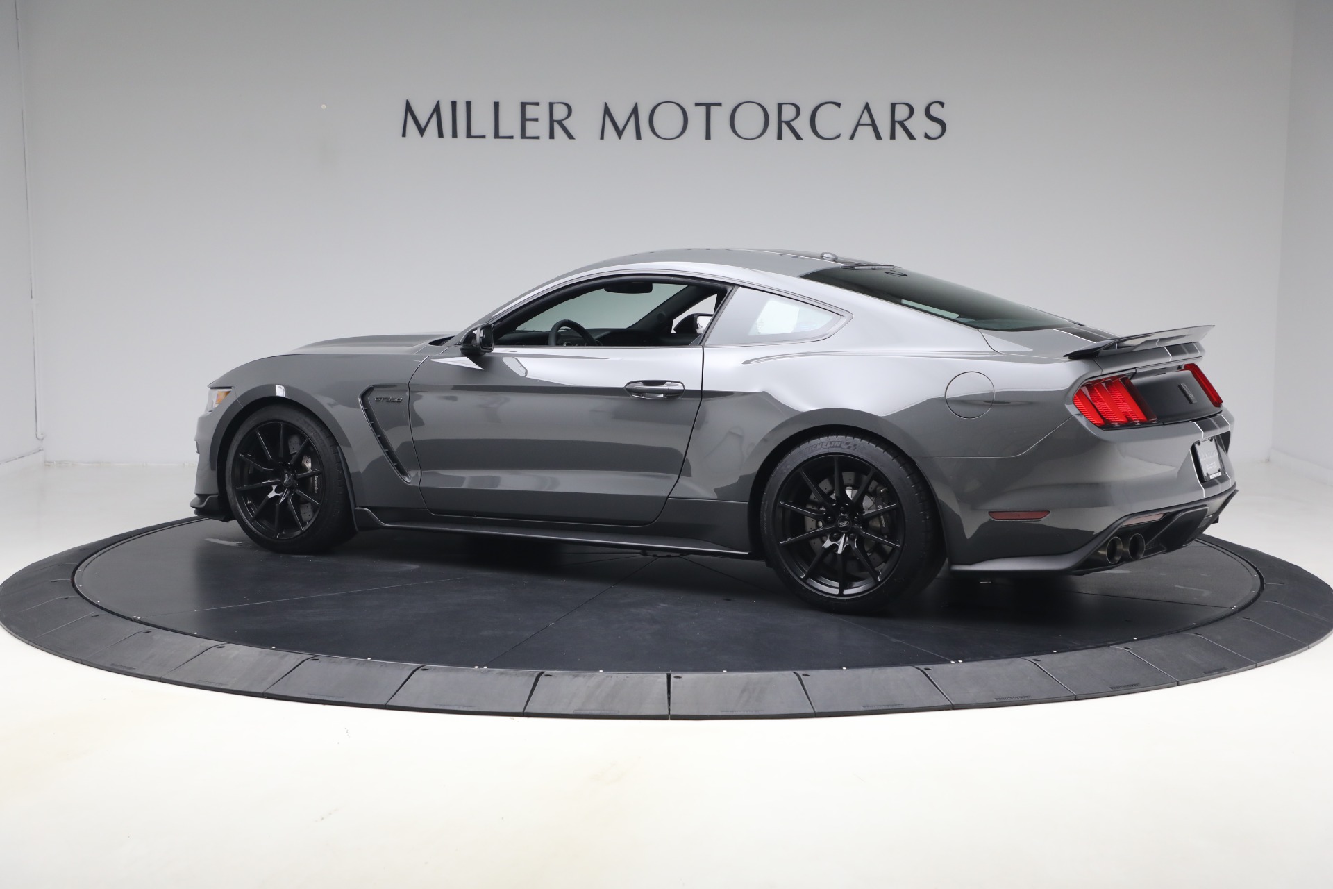 Used-2018-Ford-Mustang-Shelby-GT350