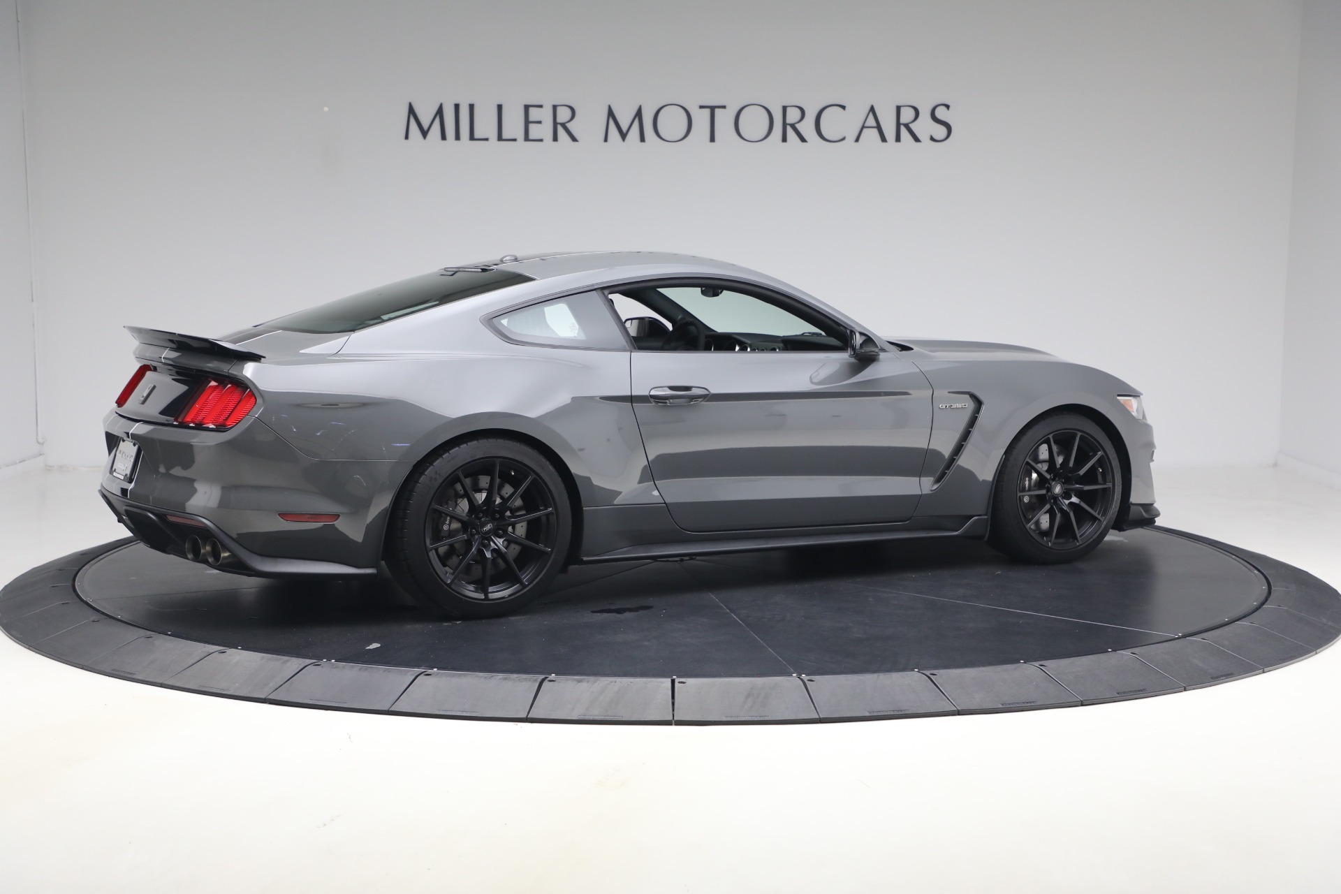 Used-2018-Ford-Mustang-Shelby-GT350