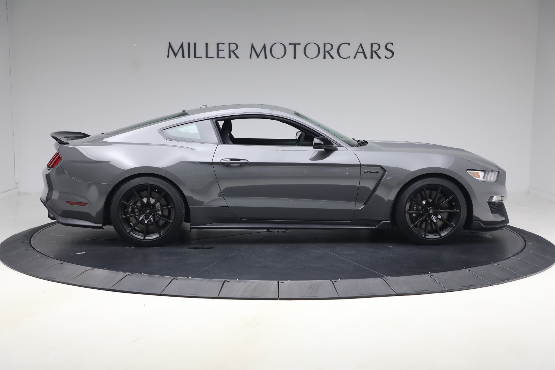 Used-2018-Ford-Mustang-Shelby-GT350