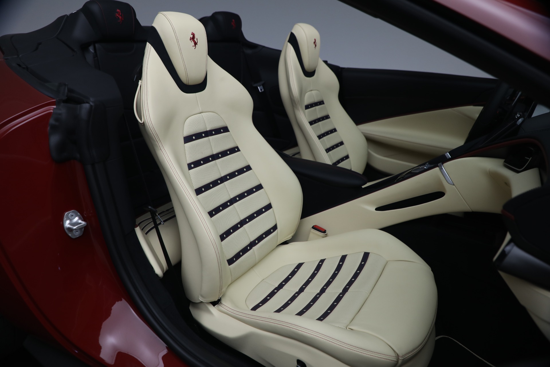Used-2025-Ferrari-Roma-Spider