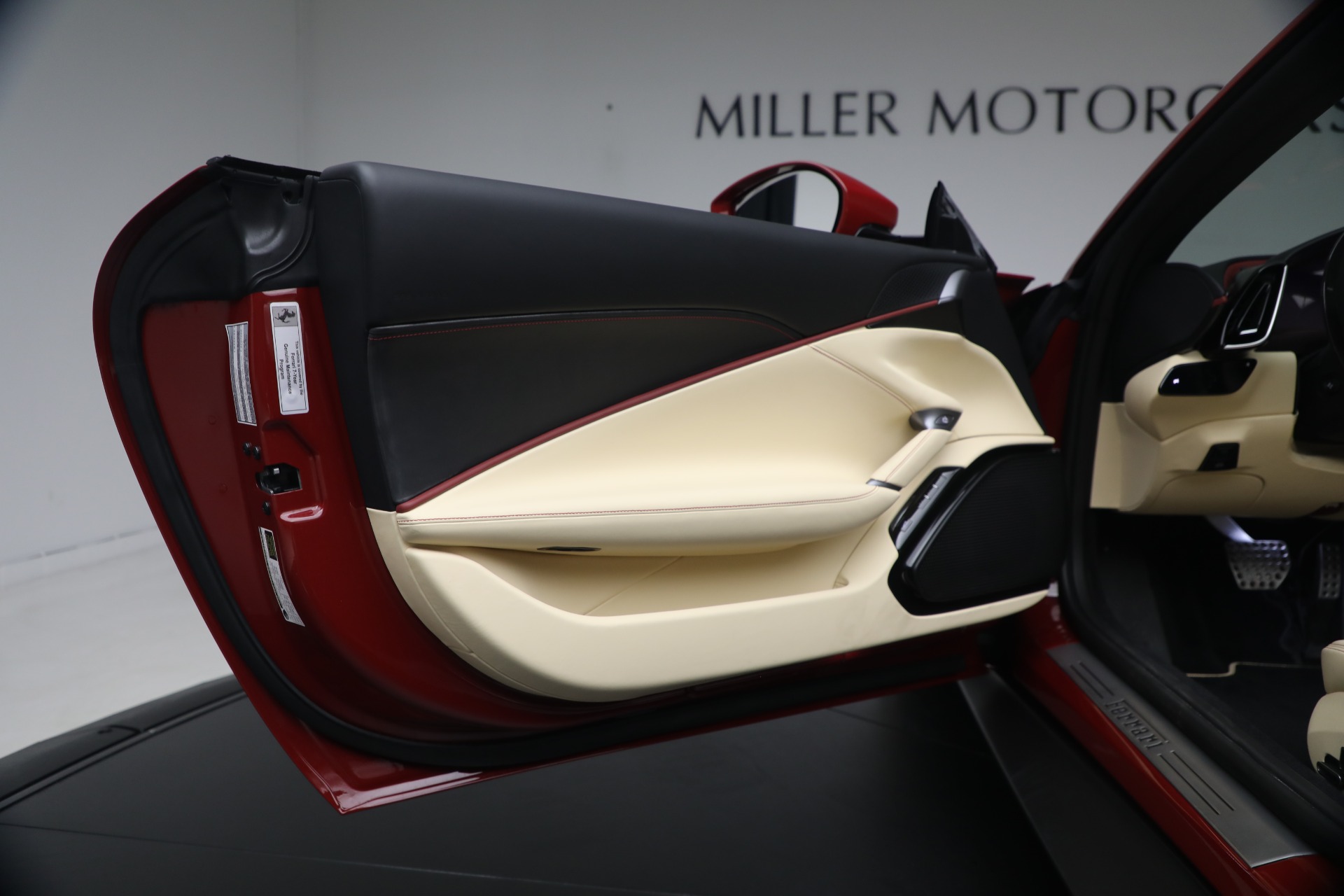 Used-2025-Ferrari-Roma-Spider