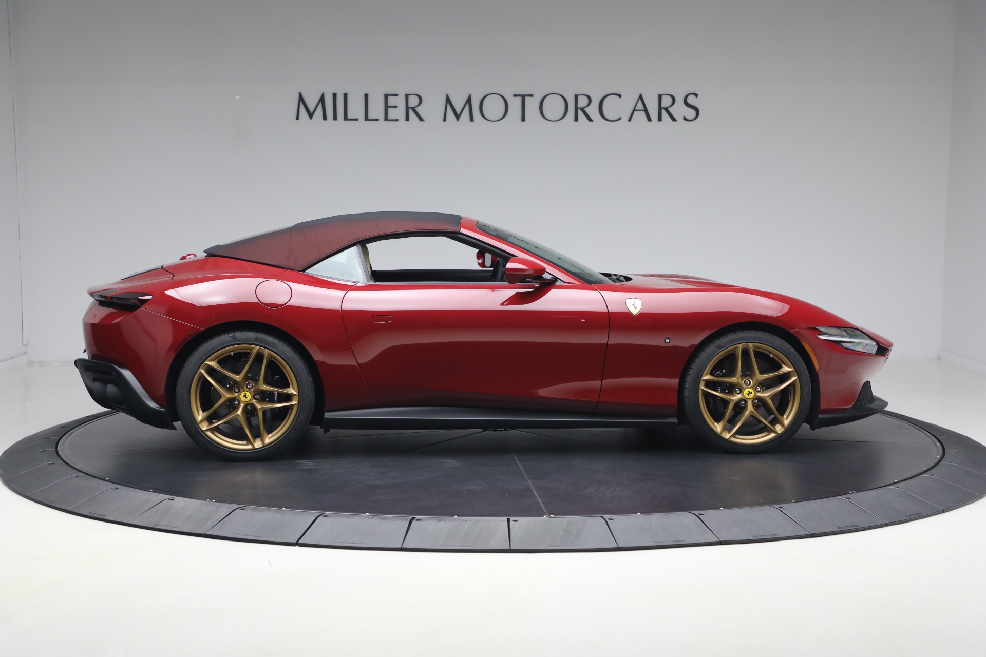 Used-2025-Ferrari-Roma-Spider