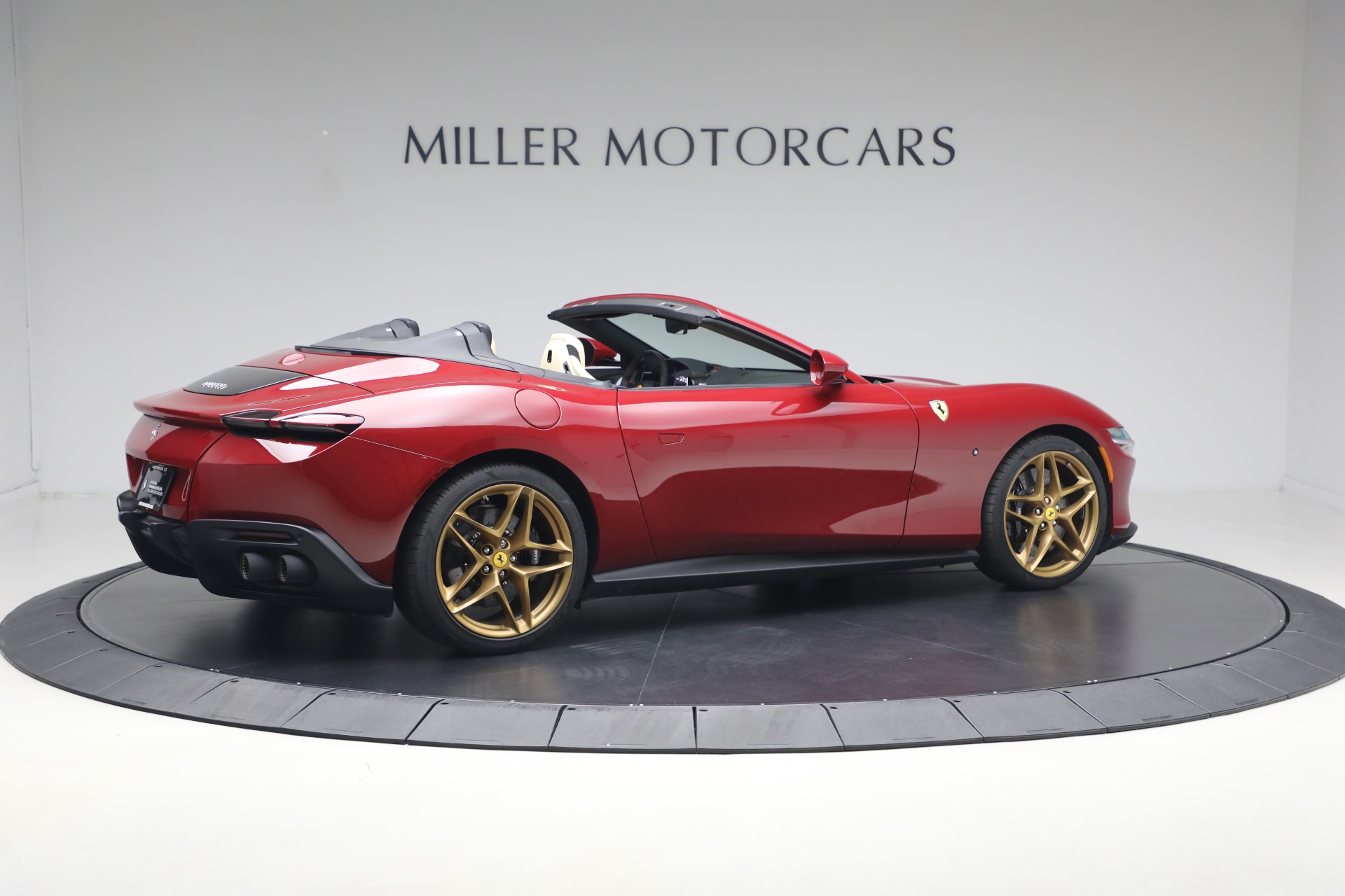 Used-2025-Ferrari-Roma-Spider