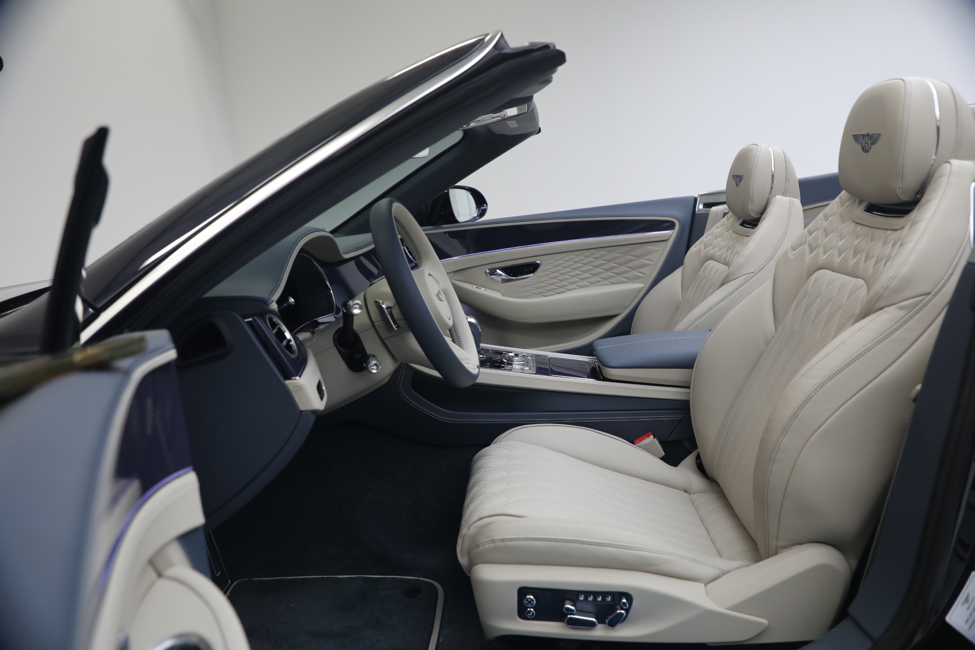 New-2026-Bentley-Continental-GTC-Azure