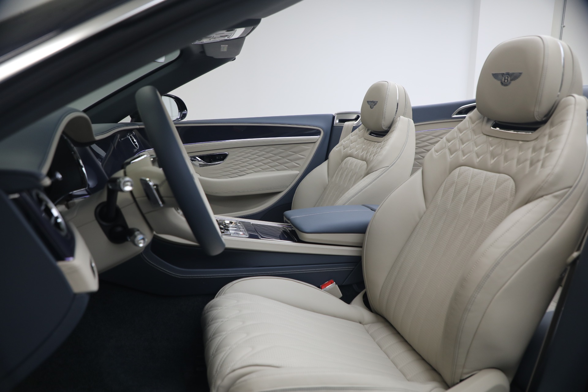 New-2026-Bentley-Continental-GTC-Azure