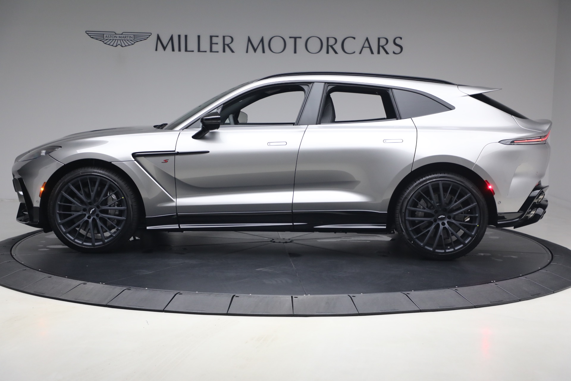 New-2026-Aston-Martin-DBX-S
