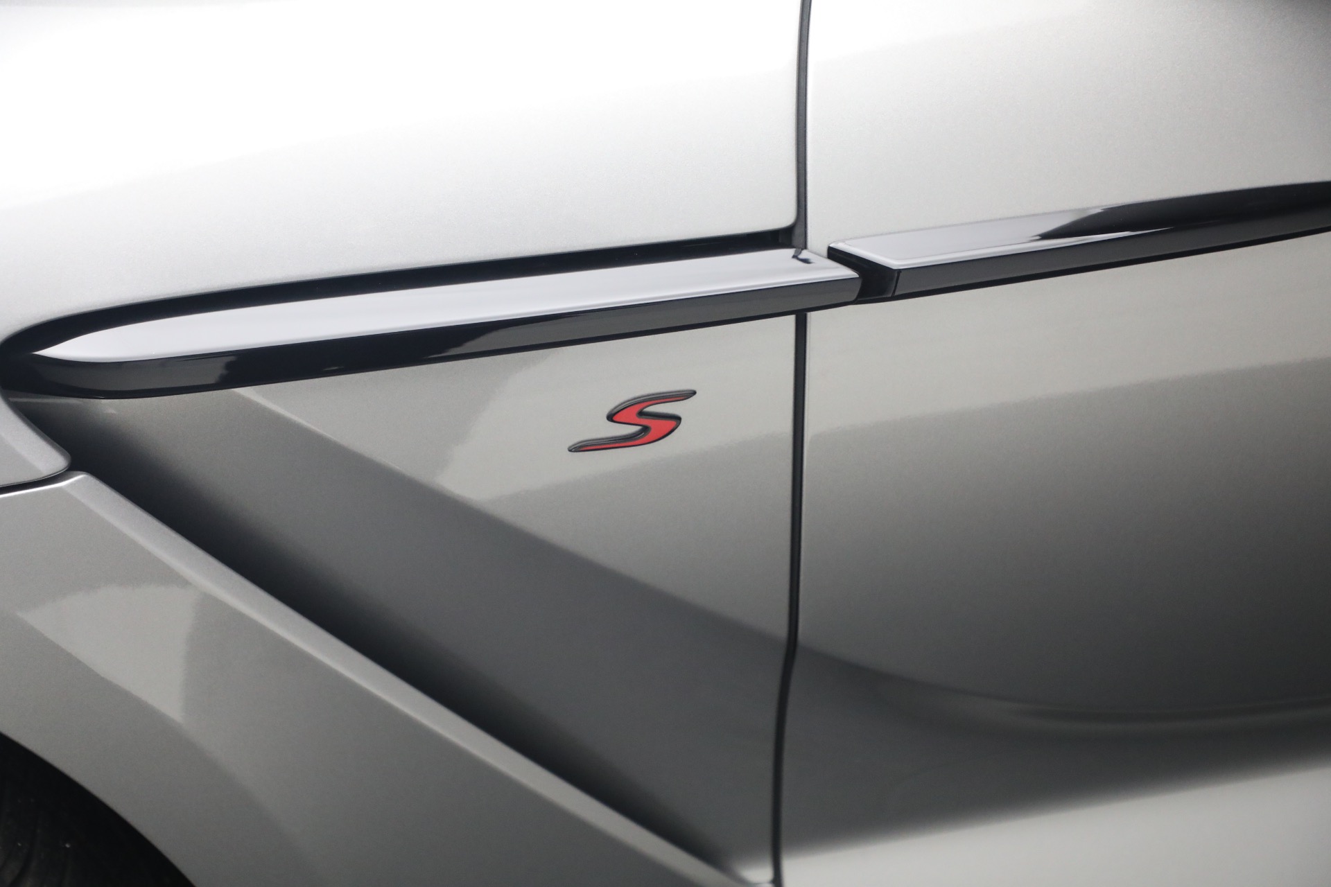 New-2026-Aston-Martin-DBX-S