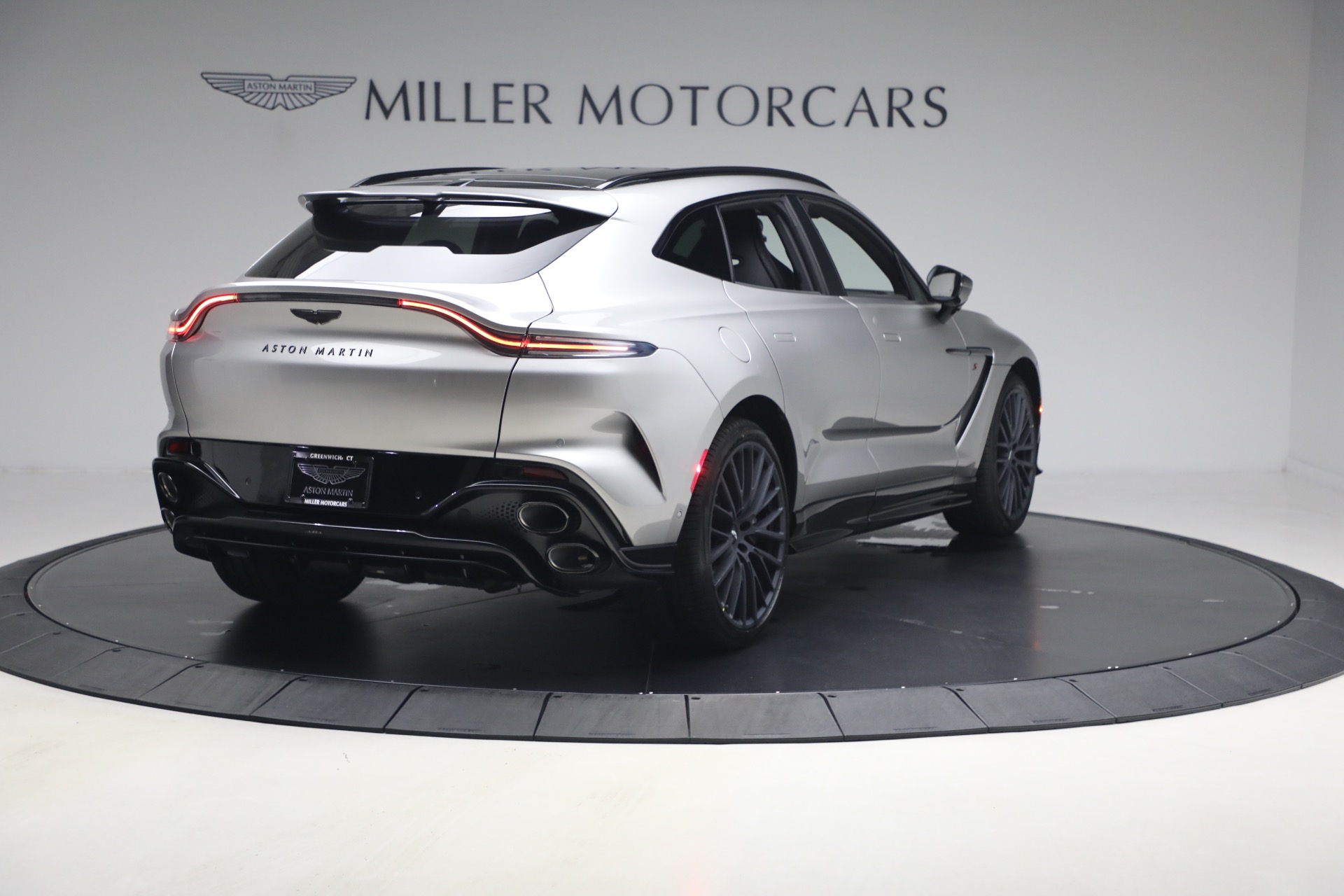 New-2026-Aston-Martin-DBX-S