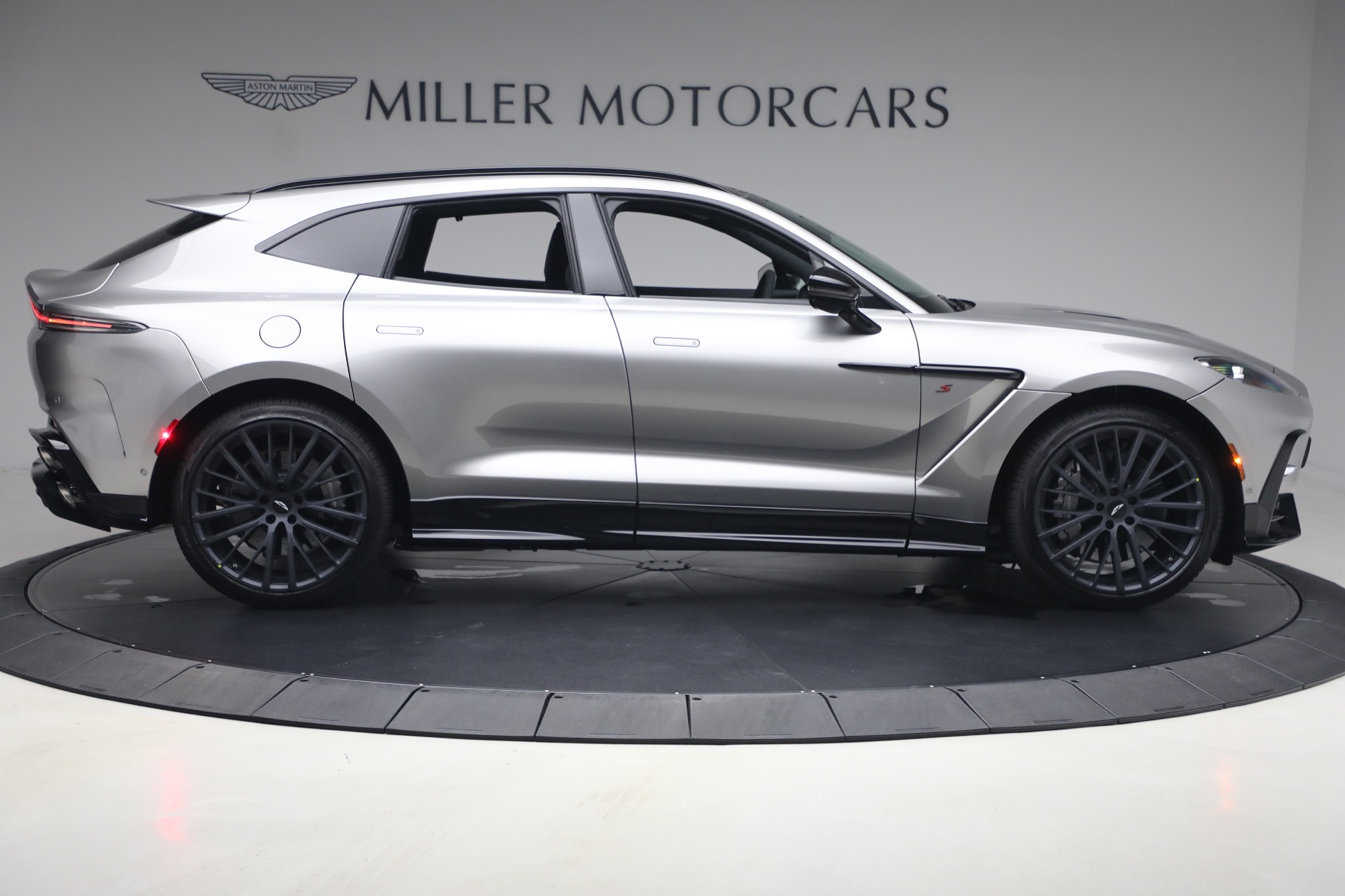 New-2026-Aston-Martin-DBX-S
