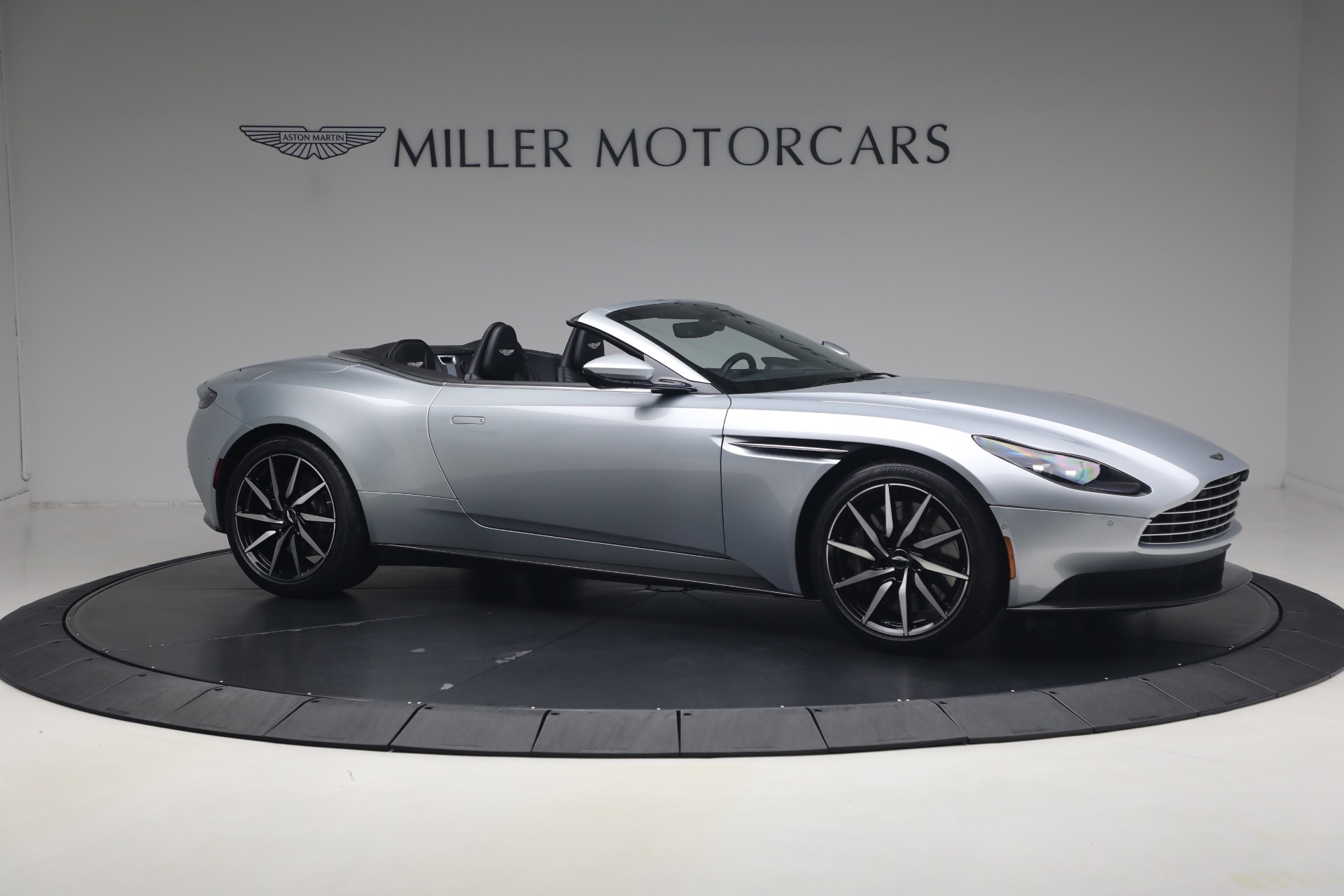 Used-2019-Aston-Martin-DB11-Volante