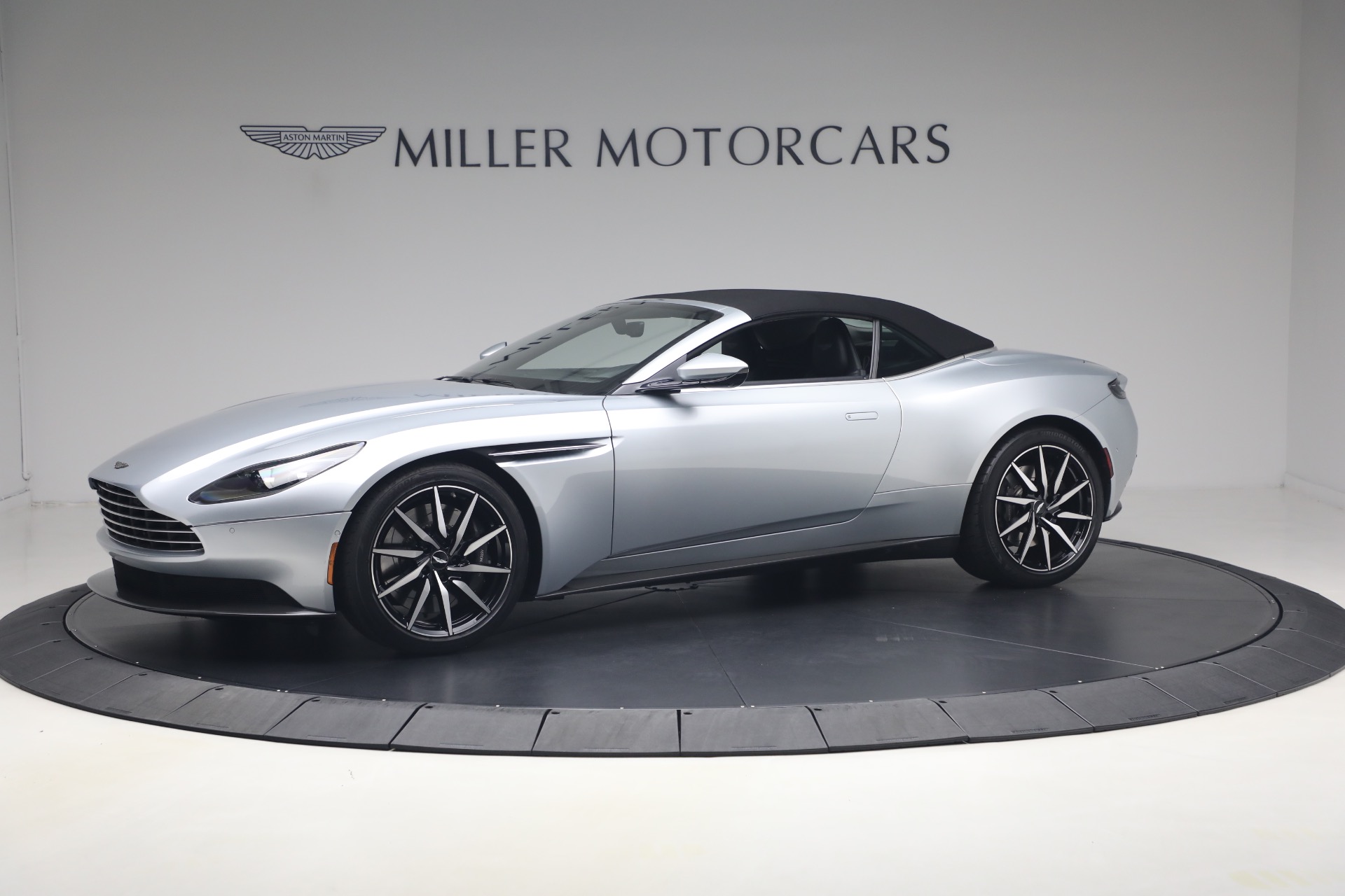 Used-2019-Aston-Martin-DB11-Volante