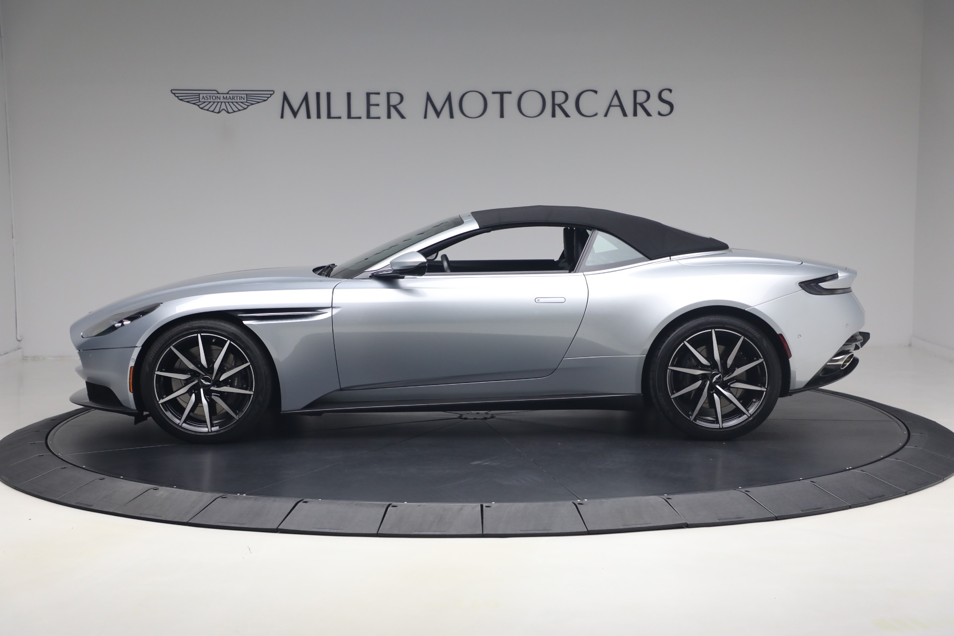 Used-2019-Aston-Martin-DB11-Volante