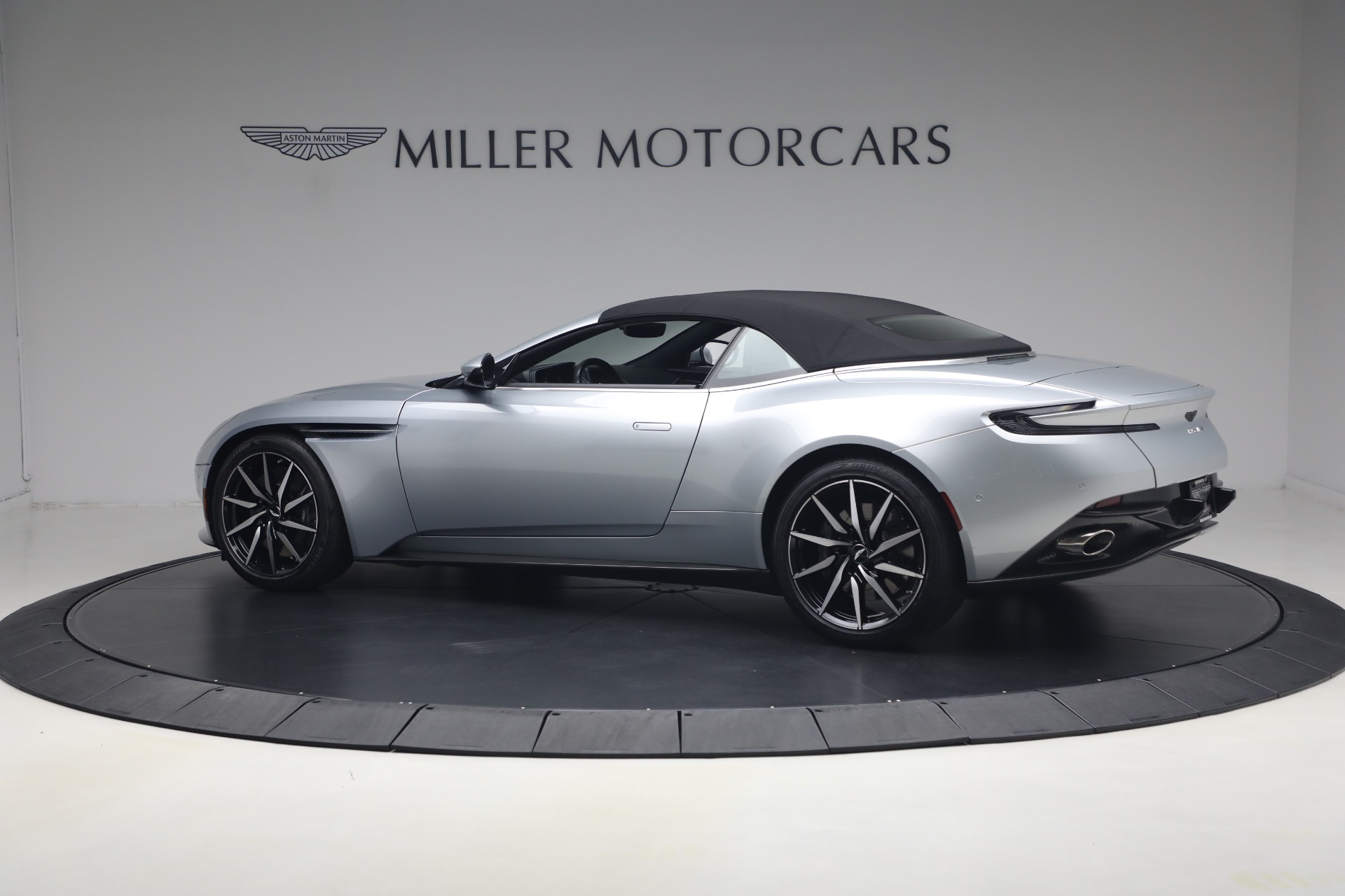Used-2019-Aston-Martin-DB11-Volante