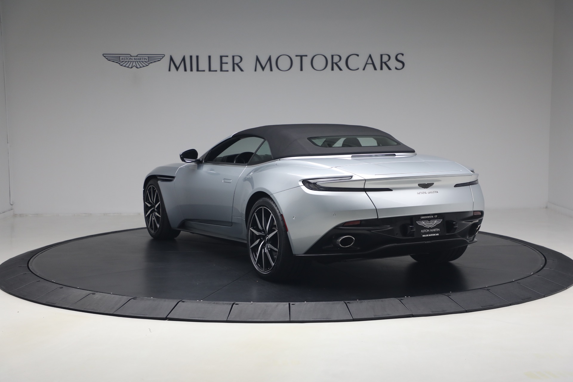Used-2019-Aston-Martin-DB11-Volante