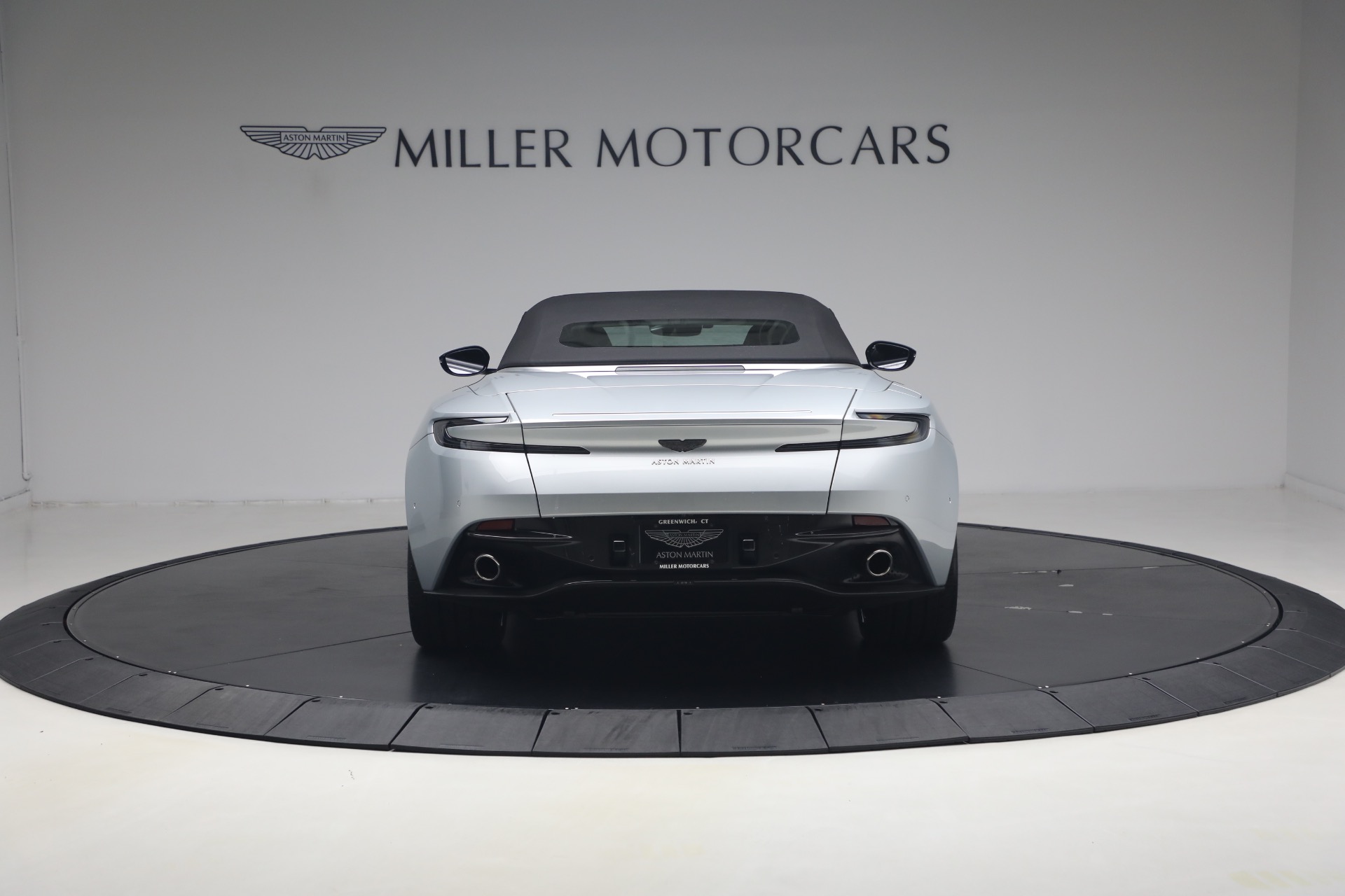 Used-2019-Aston-Martin-DB11-Volante