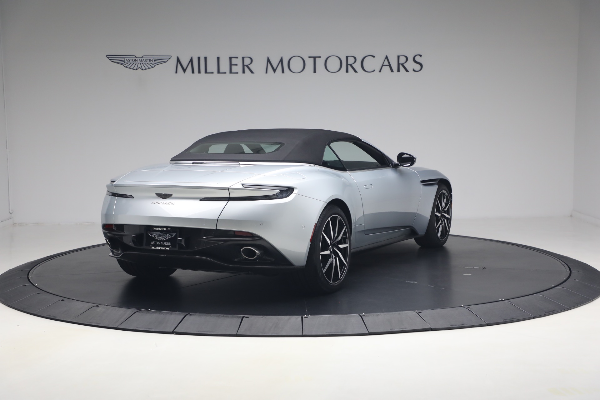 Used-2019-Aston-Martin-DB11-Volante