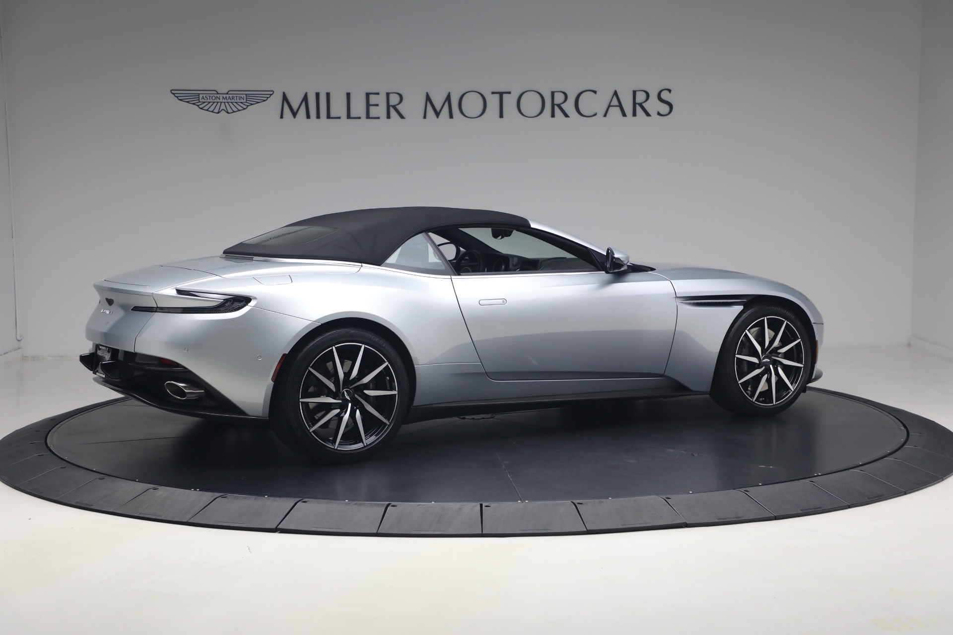Used-2019-Aston-Martin-DB11-Volante