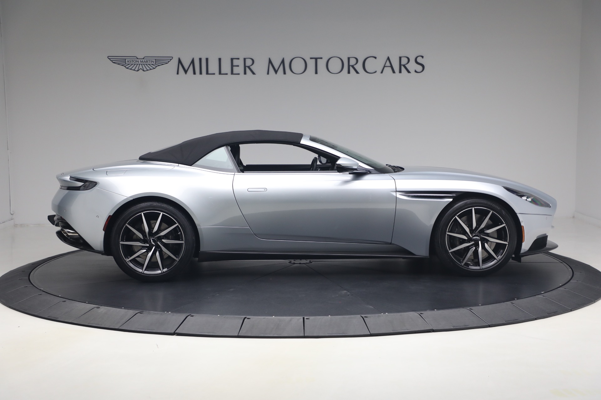 Used-2019-Aston-Martin-DB11-Volante