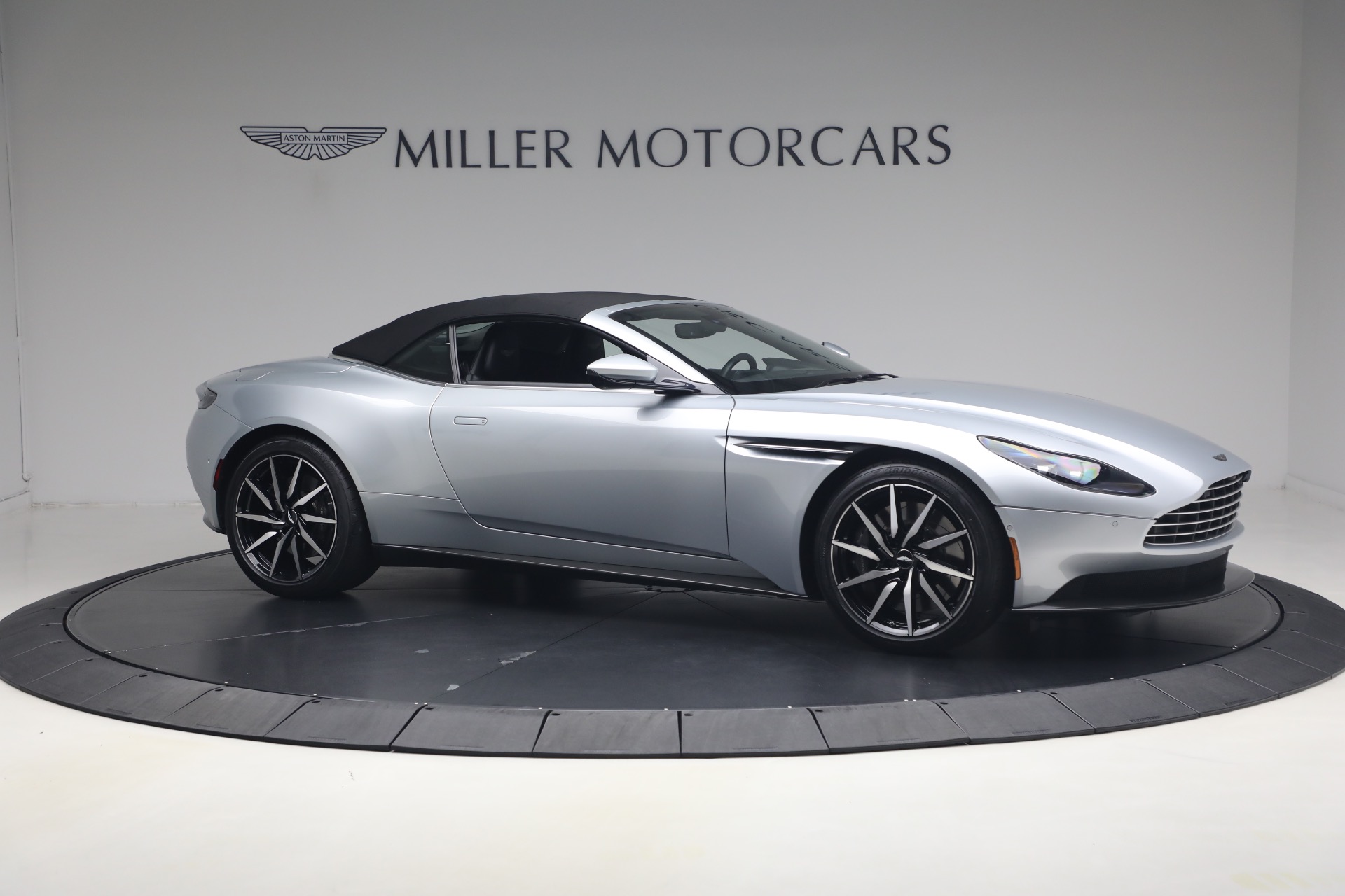 Used-2019-Aston-Martin-DB11-Volante
