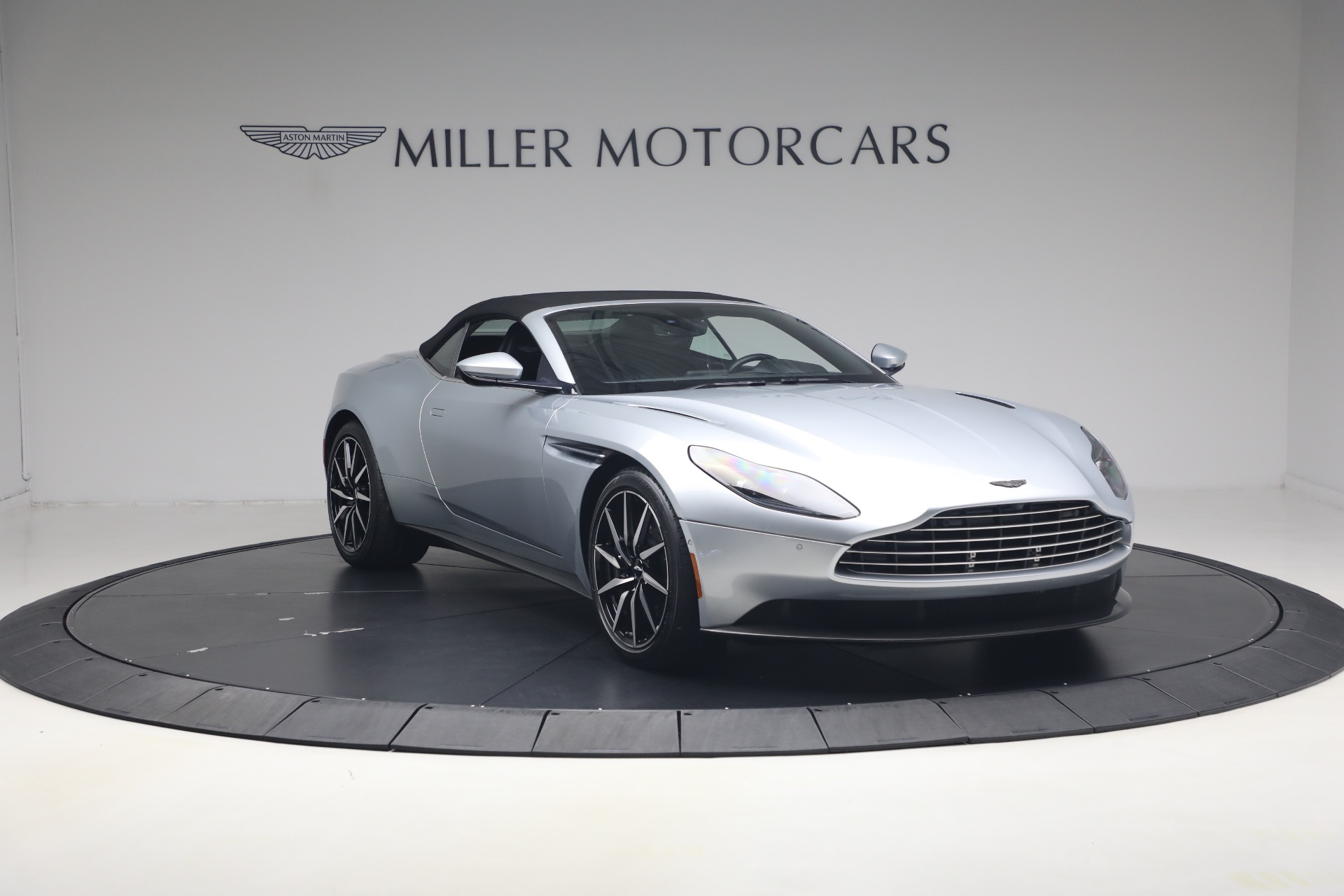 Used-2019-Aston-Martin-DB11-Volante