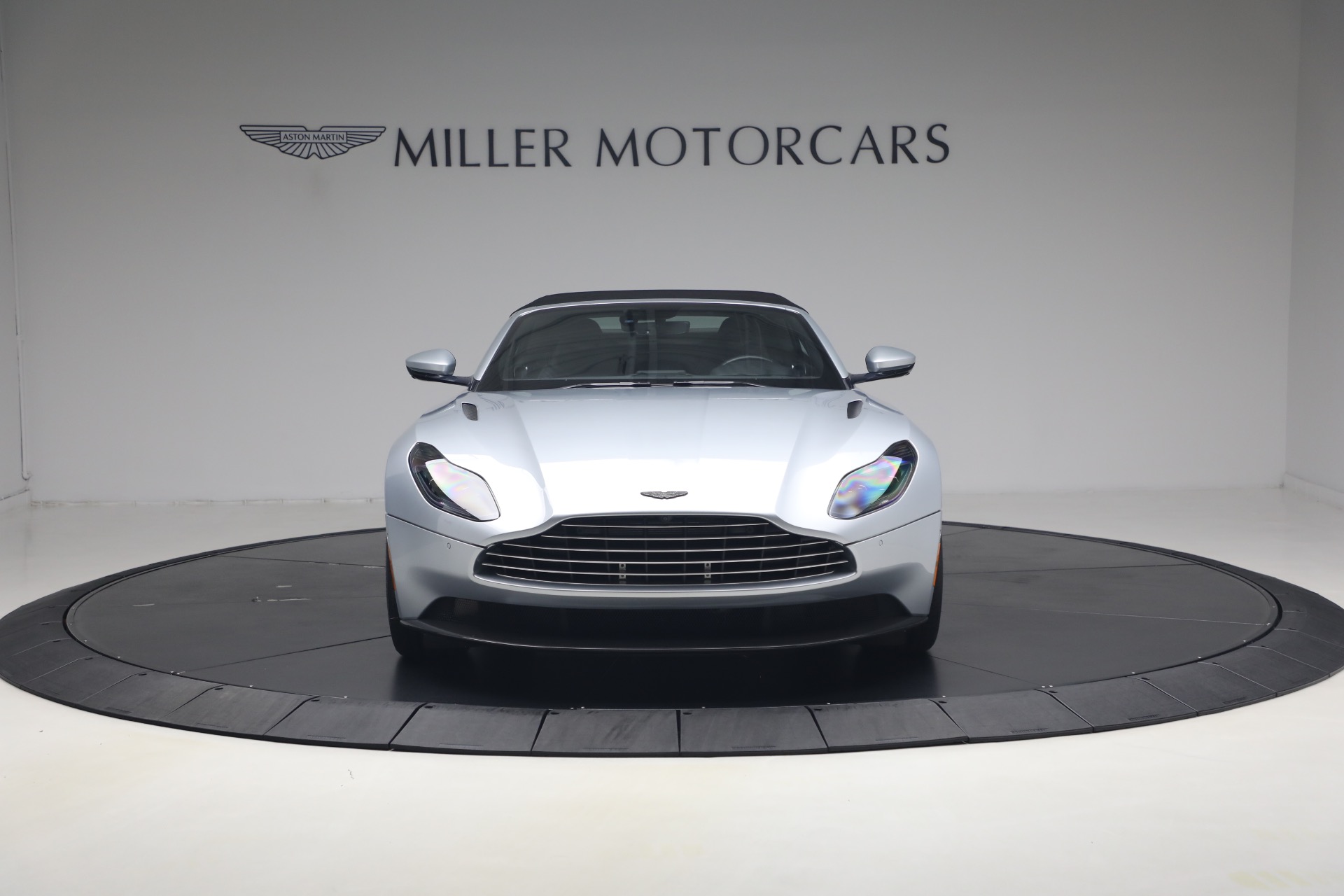 Used-2019-Aston-Martin-DB11-Volante