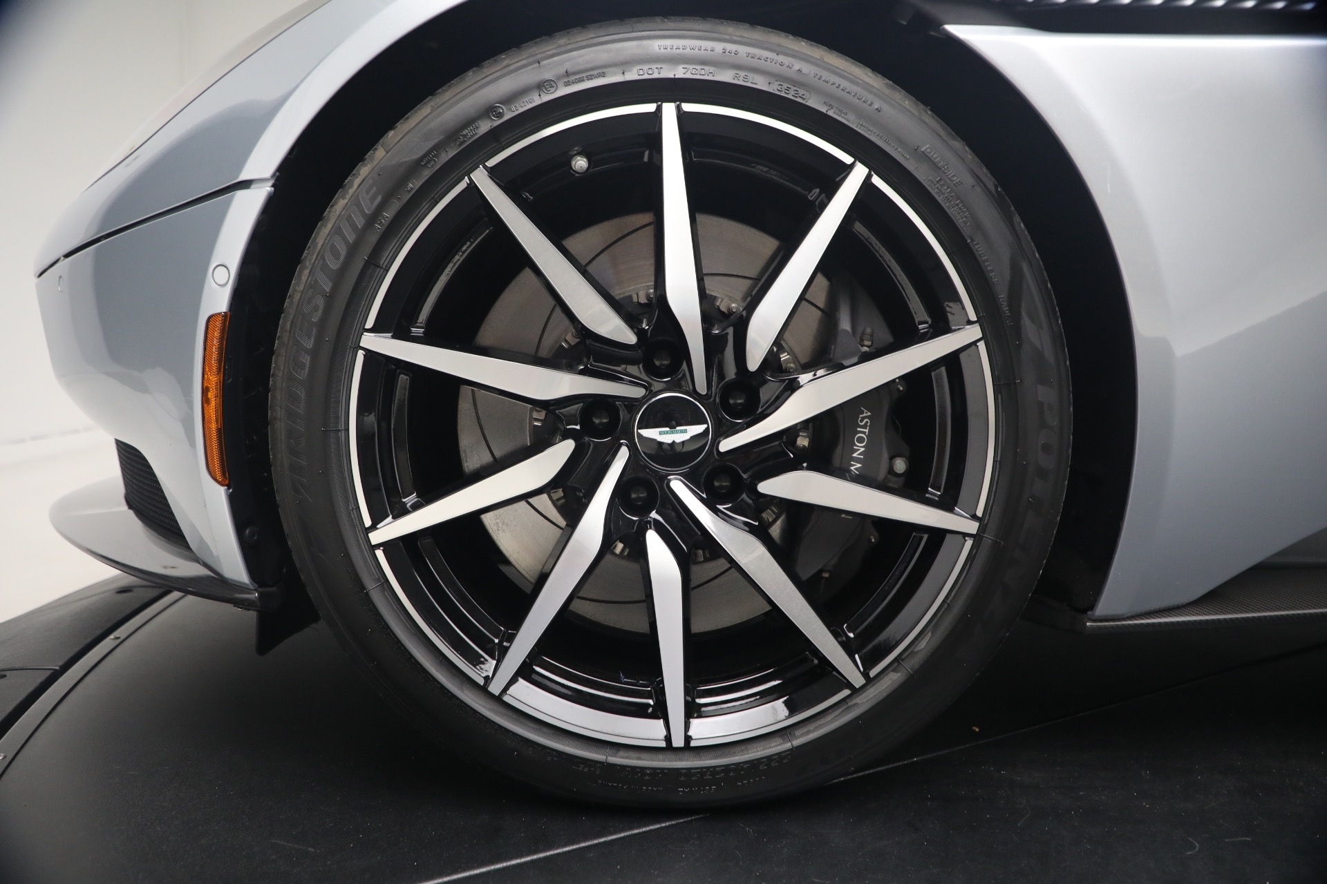 Used-2019-Aston-Martin-DB11-Volante