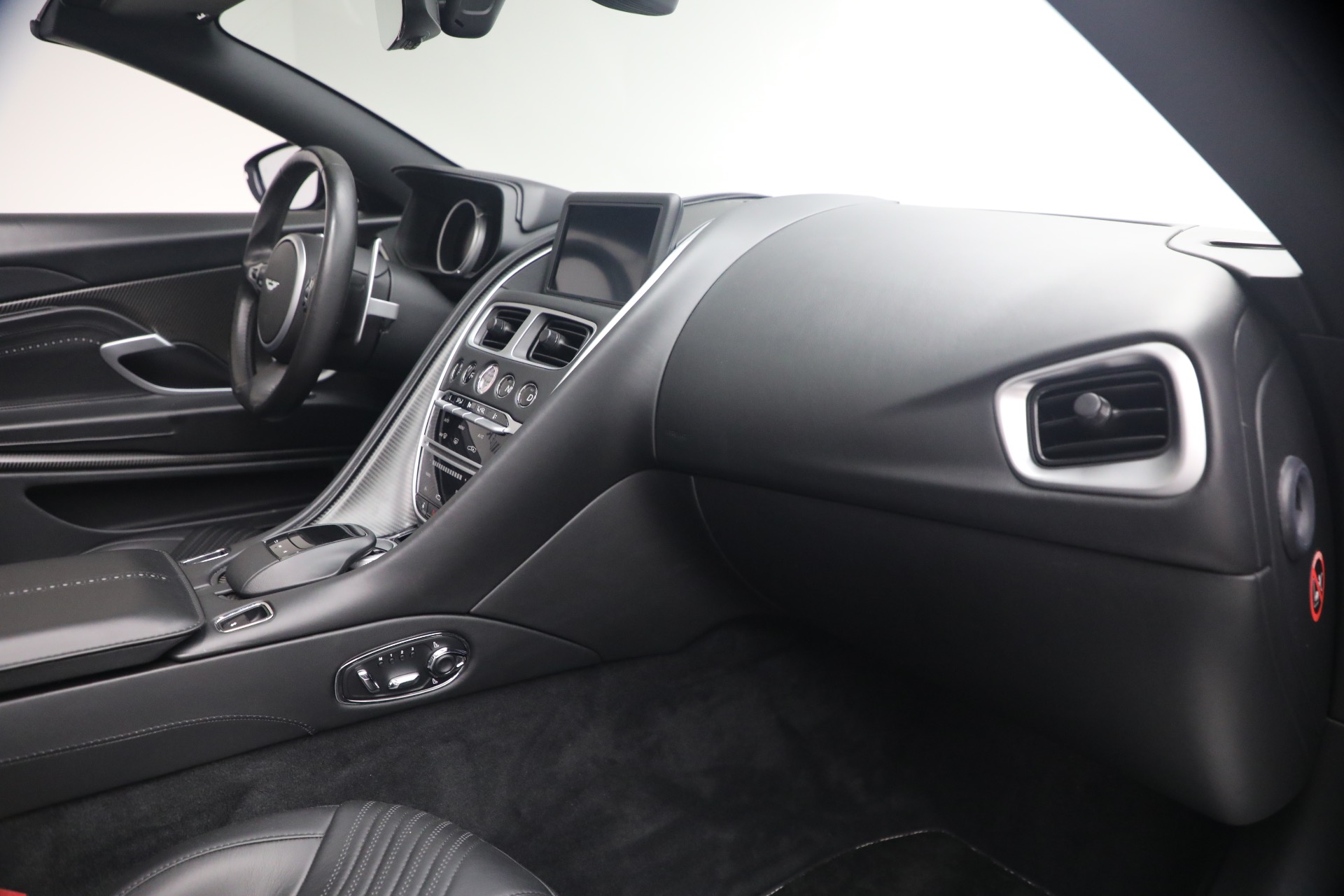 Used-2019-Aston-Martin-DB11-Volante