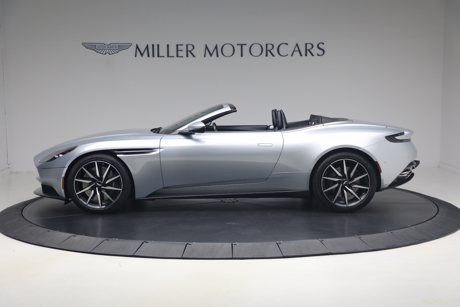 Used-2019-Aston-Martin-DB11-Volante