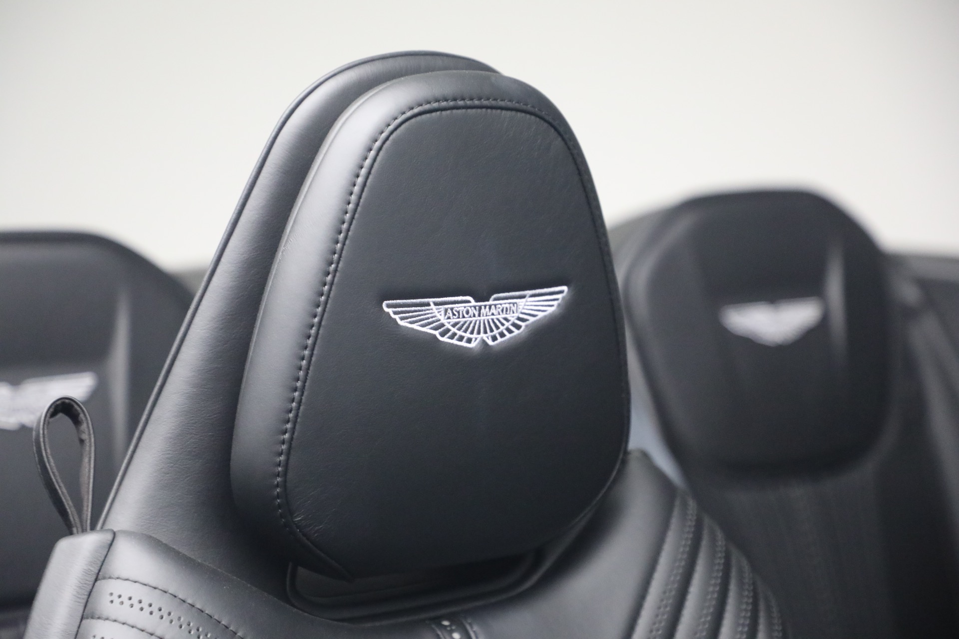 Used-2019-Aston-Martin-DB11-Volante